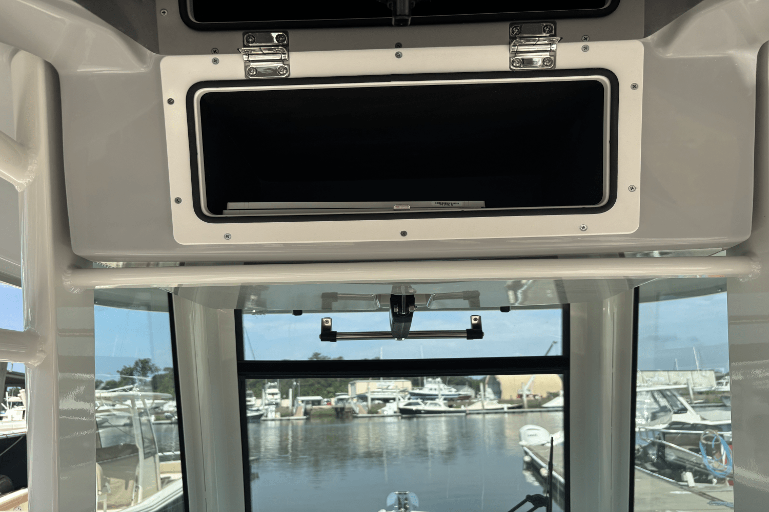 2025 Boston Whaler 250 Outrage Image Thumbnail #17
