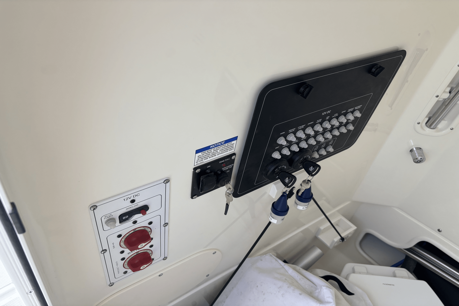 2025 Boston Whaler 250 Outrage Image Thumbnail #18