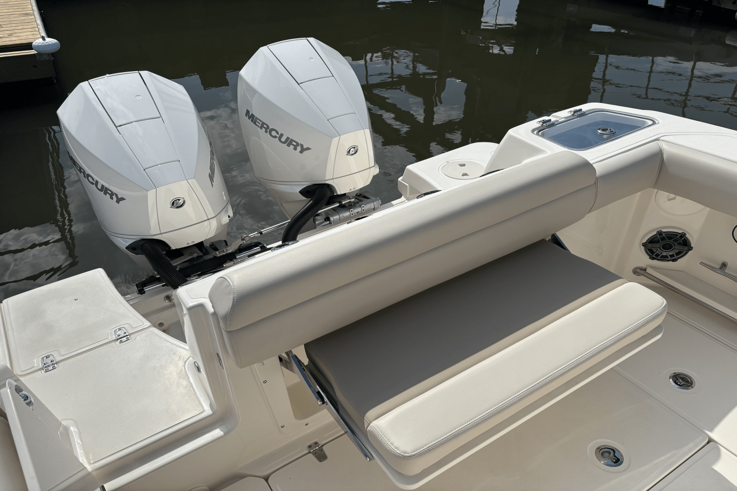 2025 Boston Whaler 250 Outrage Image Thumbnail #6