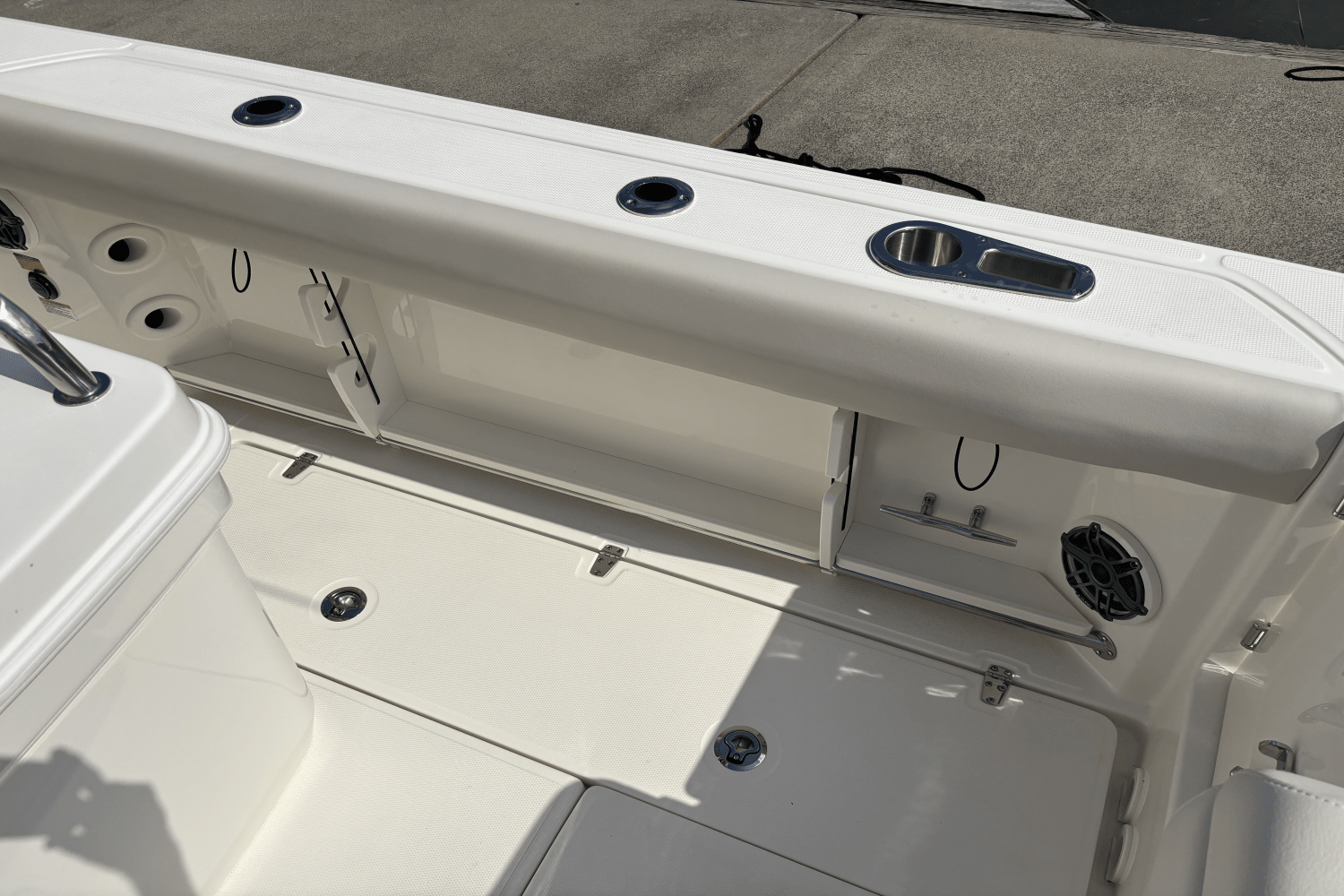 2025 Boston Whaler 250 Outrage Image Thumbnail #10