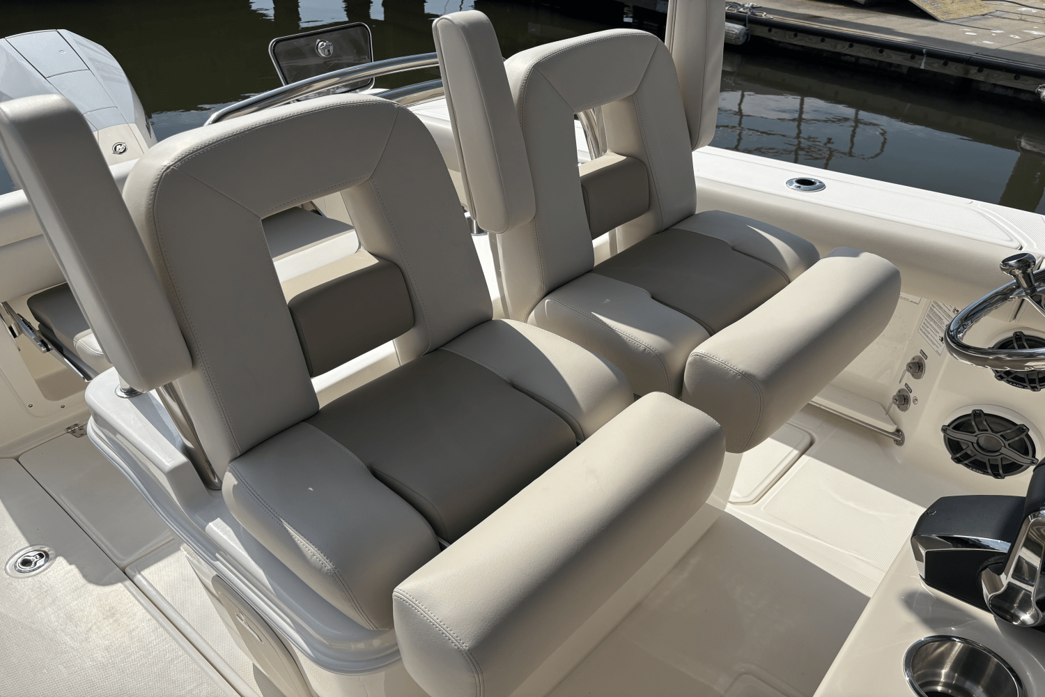 2025 Boston Whaler 250 Outrage Image Thumbnail #13