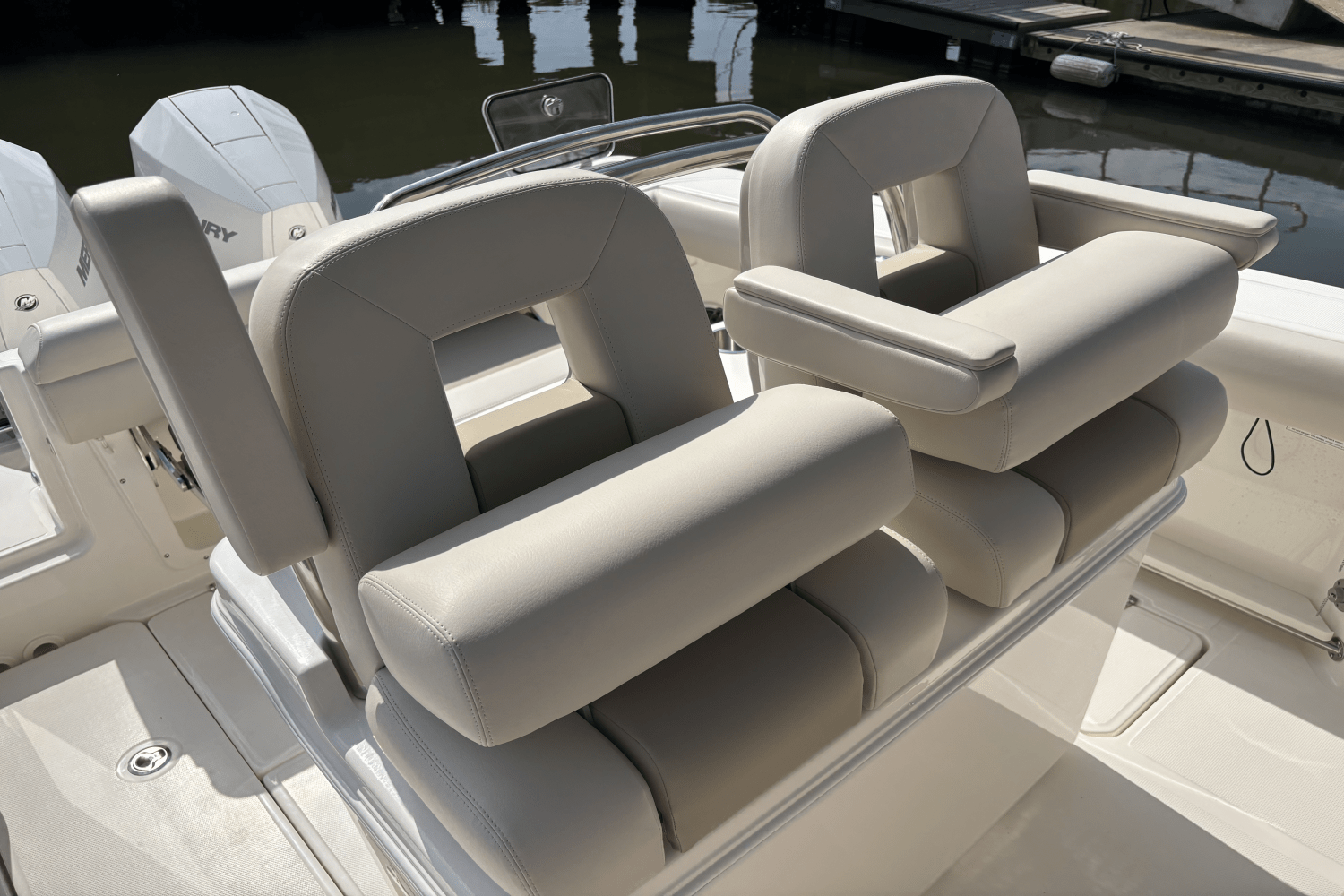2025 Boston Whaler 250 Outrage Image Thumbnail #12