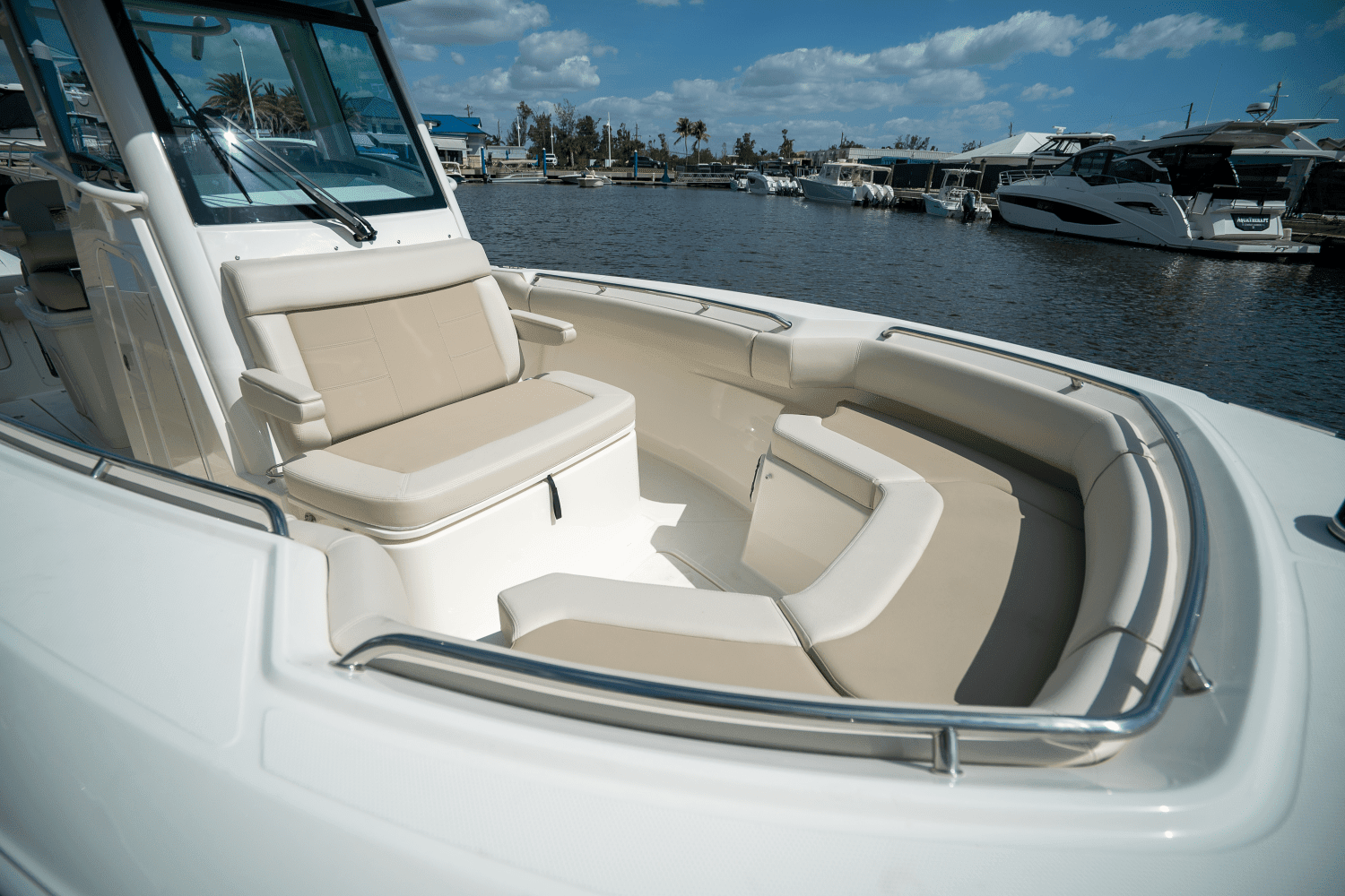 2025 Boston Whaler 250 Outrage Image Thumbnail #16