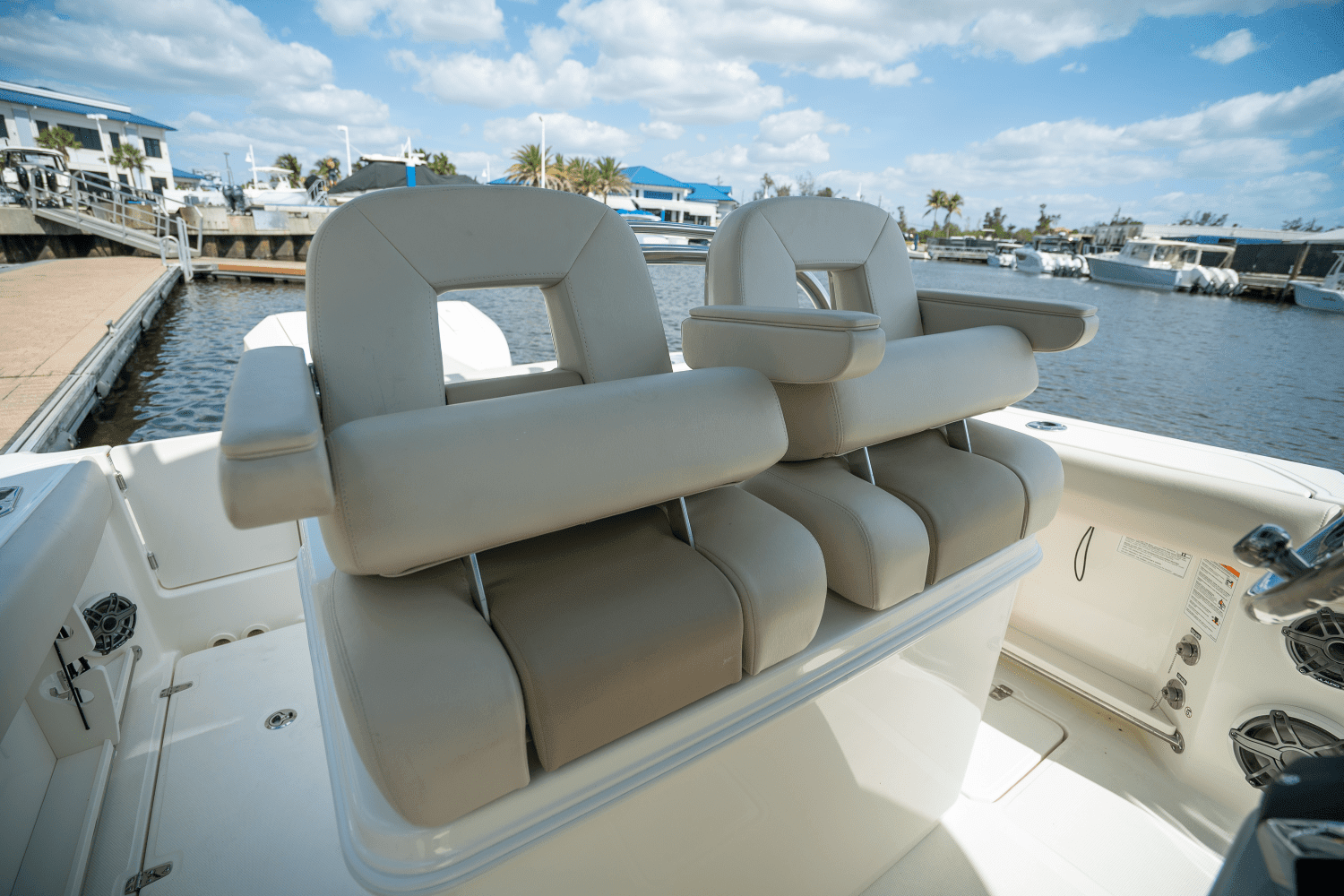 2025 Boston Whaler 250 Outrage Image Thumbnail #12