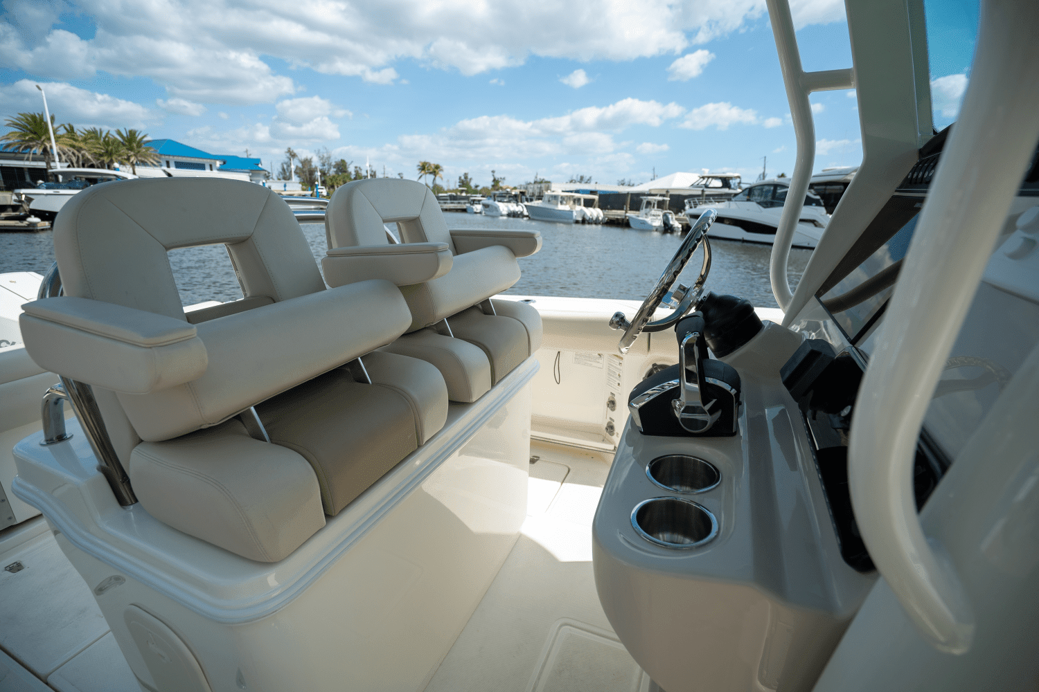 2025 Boston Whaler 250 Outrage Image Thumbnail #11
