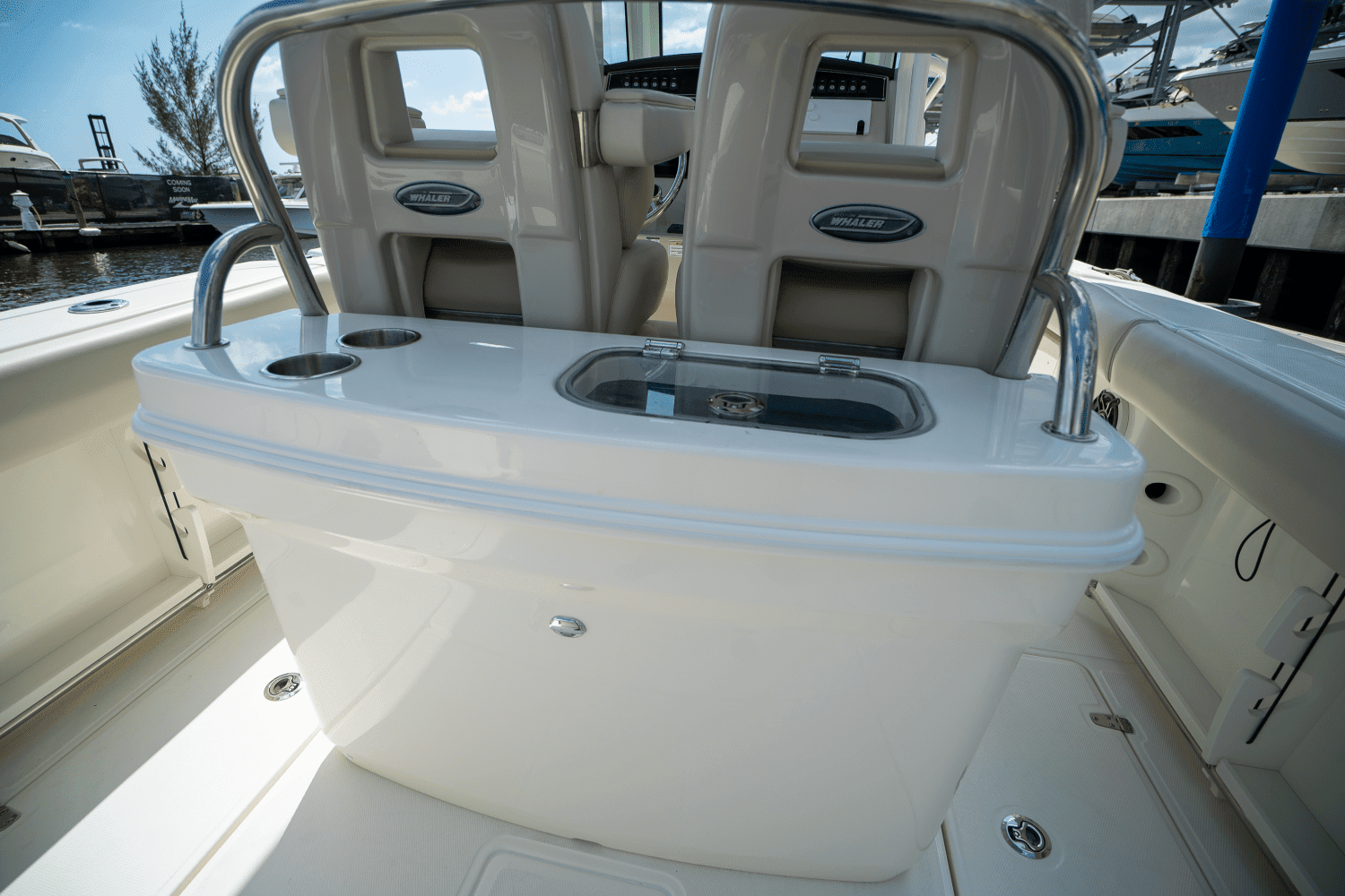 2025 Boston Whaler 250 Outrage Image Thumbnail #8