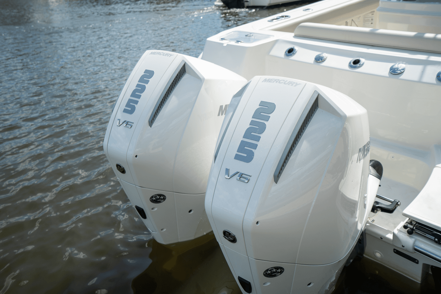 2025 Boston Whaler 250 Outrage Image Thumbnail #4