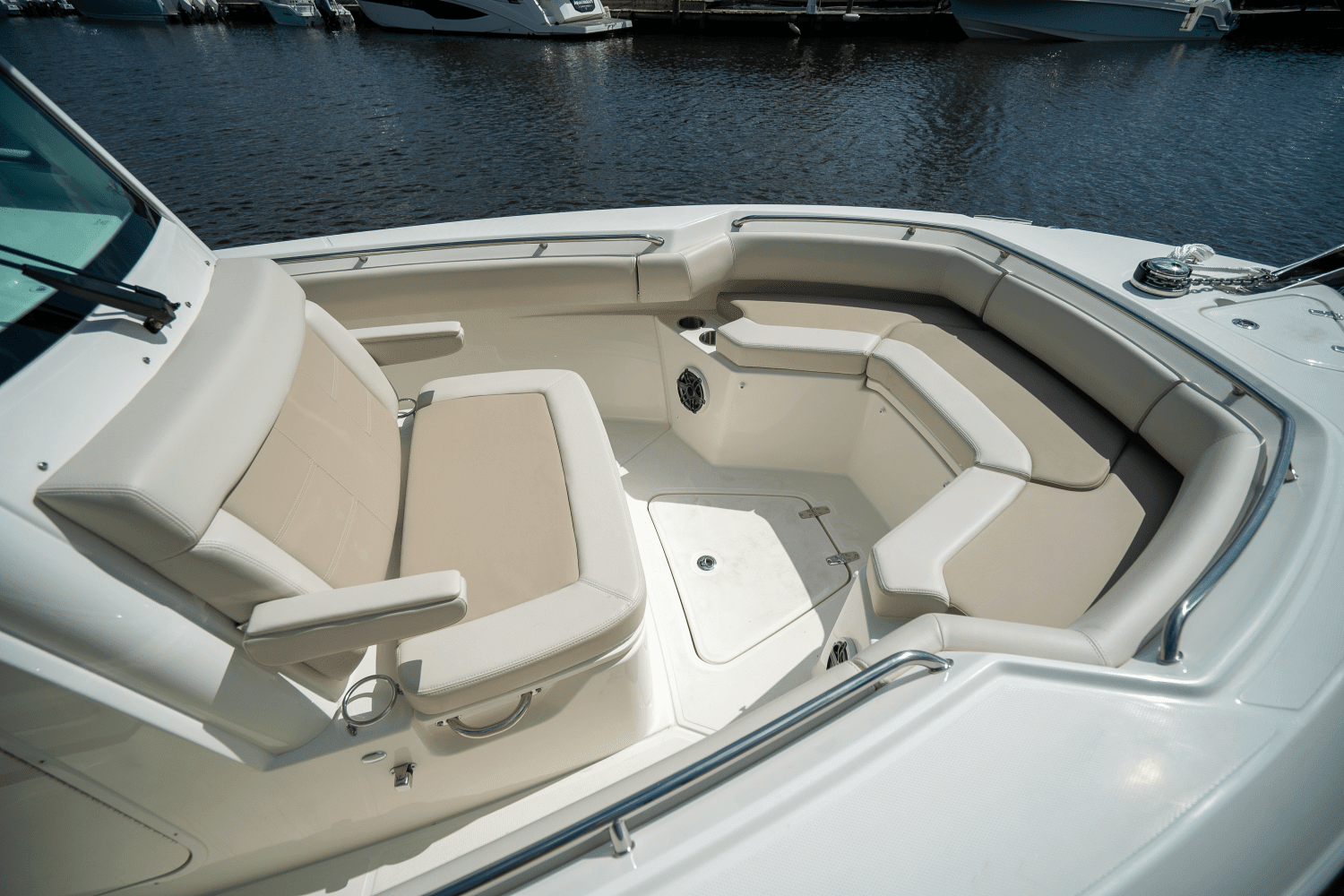 2025 Boston Whaler 250 Outrage Image Thumbnail #17