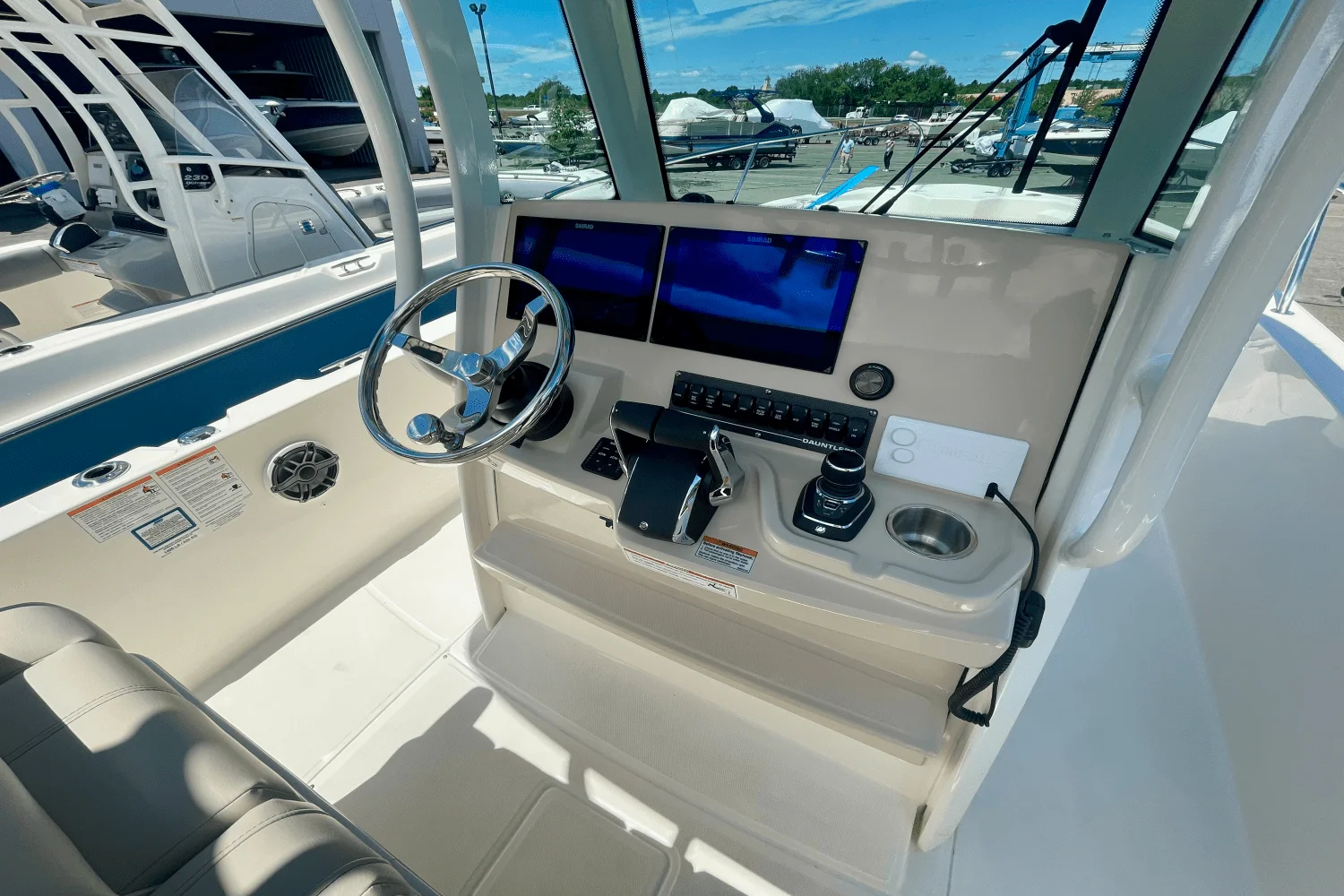 2025 Boston Whaler 280 Dauntless Image Thumbnail #10