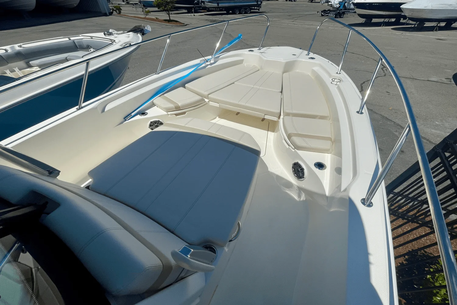 2025 Boston Whaler 280 Dauntless Image Thumbnail #16