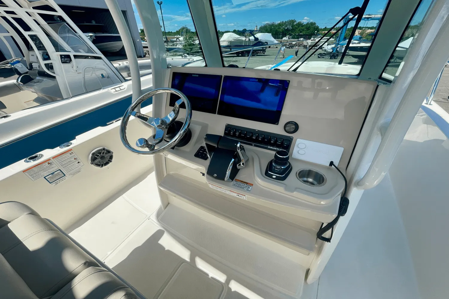 2025 Boston Whaler 280 Dauntless Image Thumbnail #10