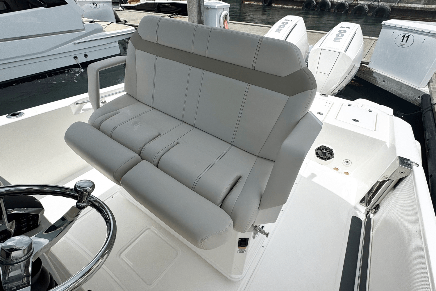 2025 Boston Whaler 280 Dauntless Image Thumbnail #7