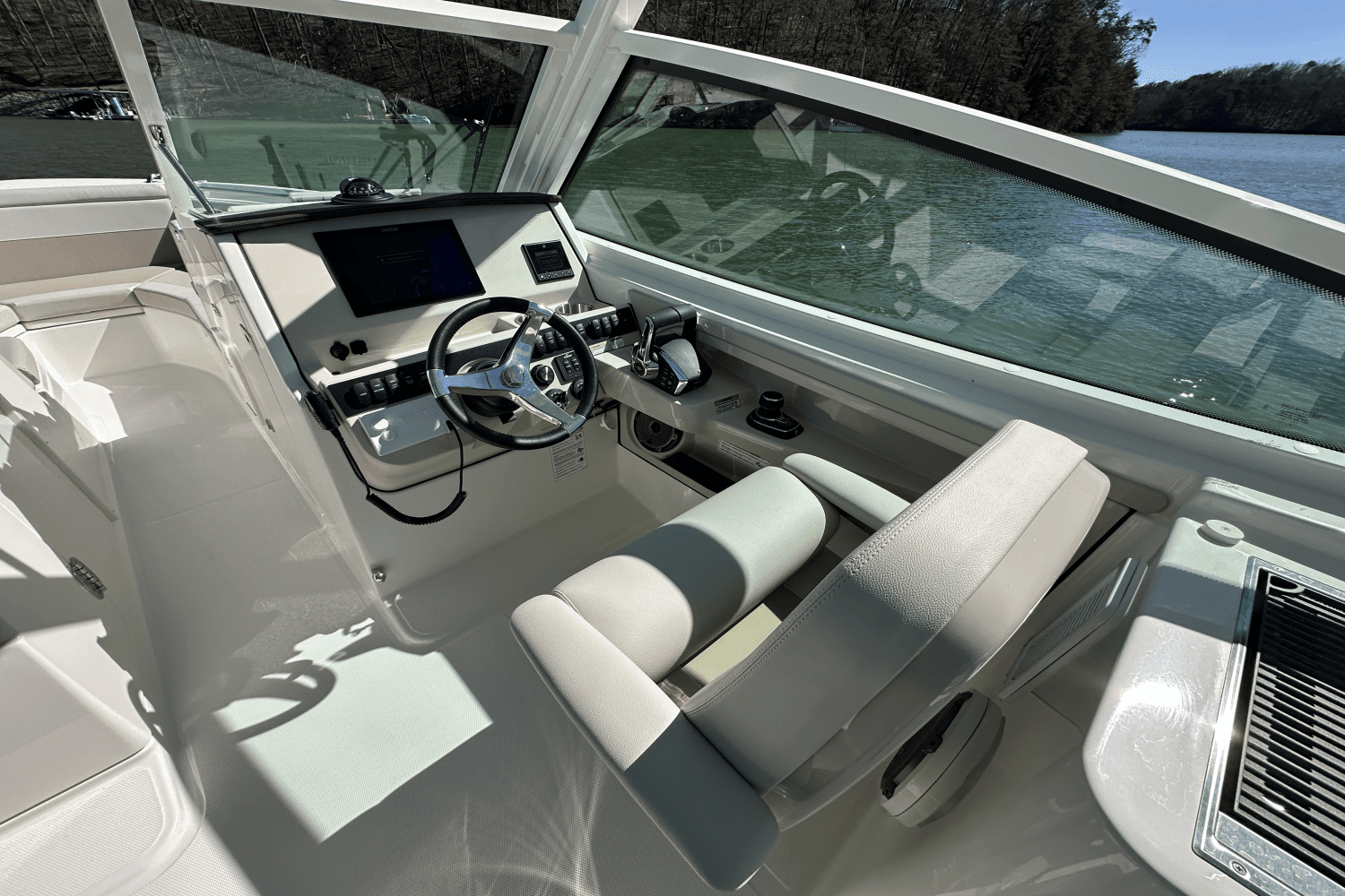 2025 Boston Whaler 280 Vantage Image Thumbnail #26