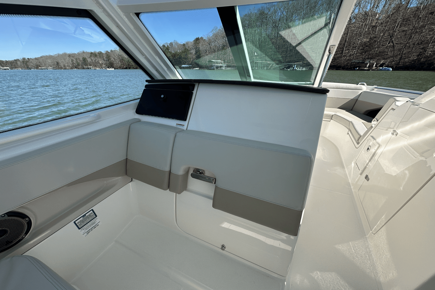 2025 Boston Whaler 280 Vantage Image Thumbnail #23