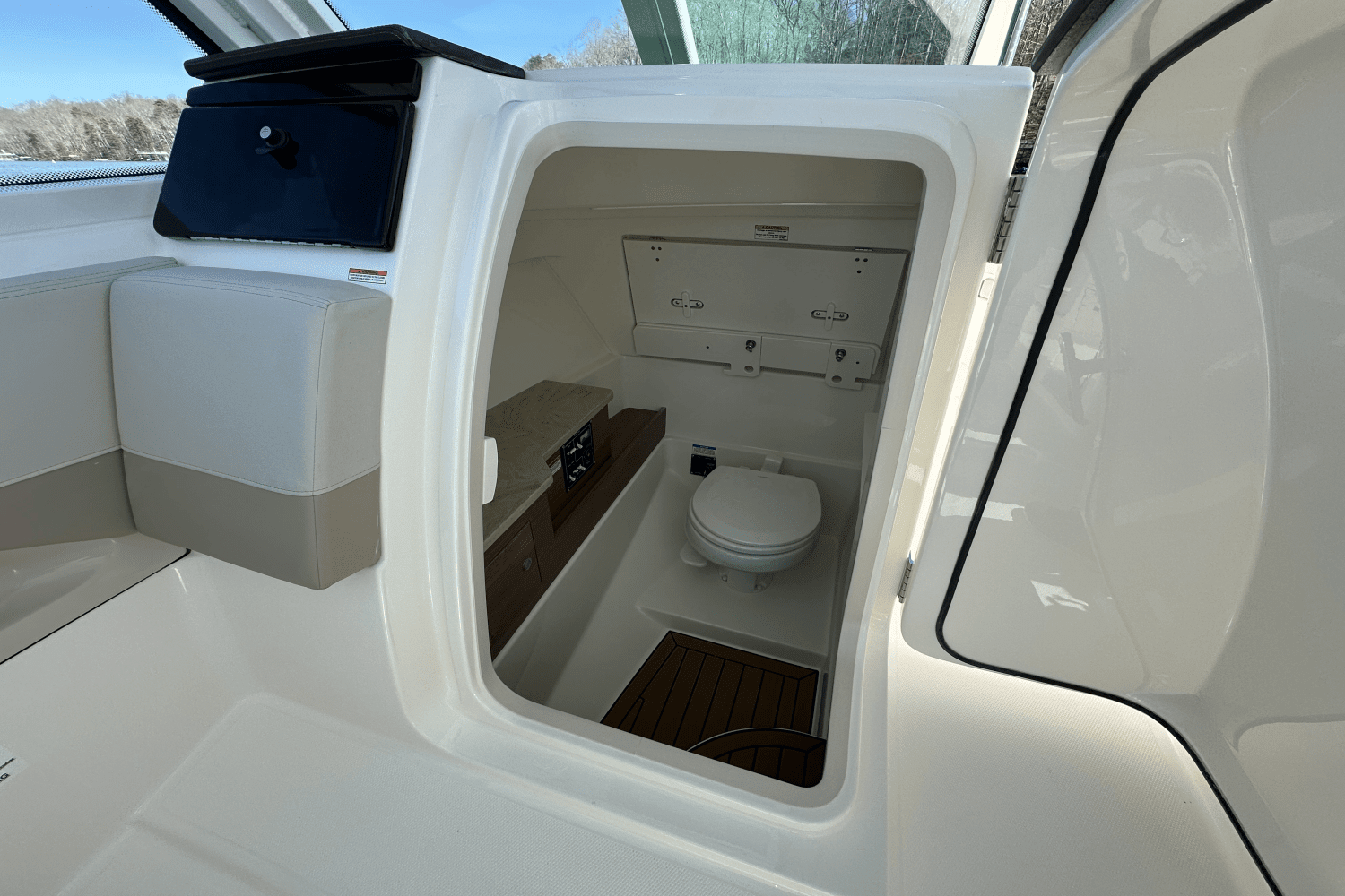 2025 Boston Whaler 280 Vantage Image Thumbnail #22