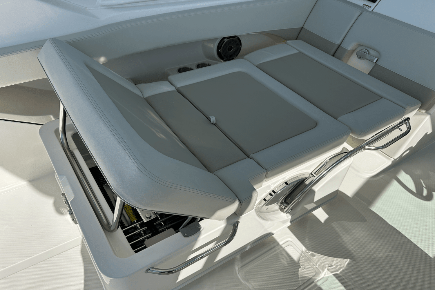 2025 Boston Whaler 280 Vantage Image Thumbnail #12
