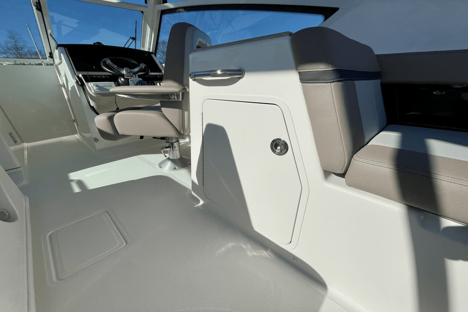 2025 Boston Whaler 280 Vantage Image Thumbnail #14