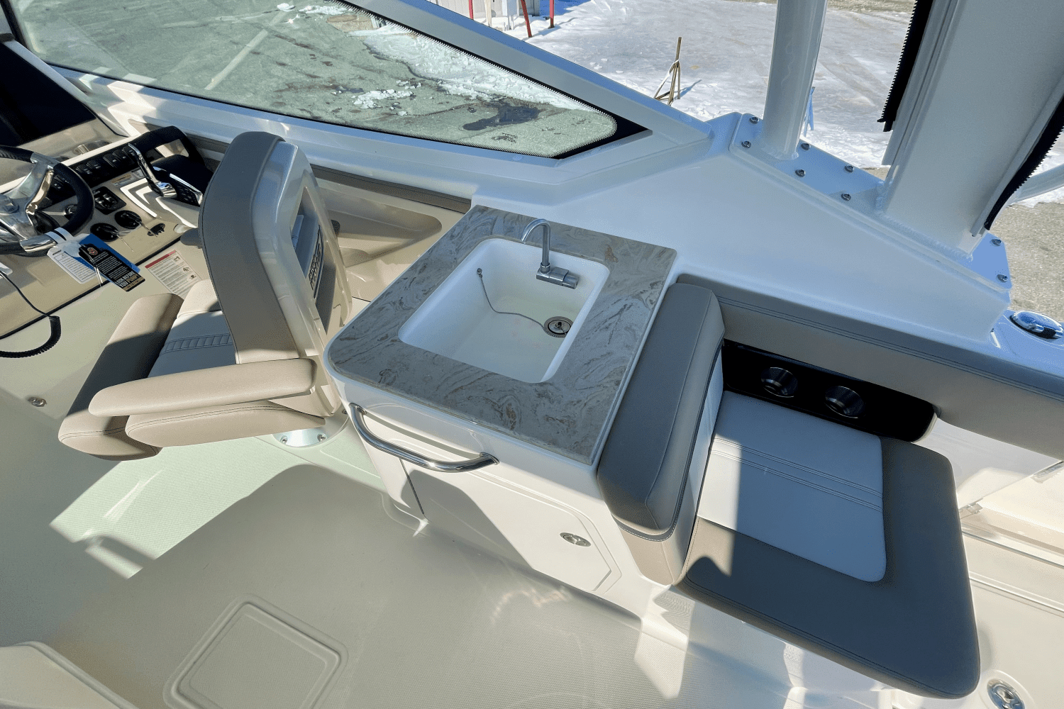 2025 Boston Whaler 280 Vantage Image Thumbnail #16