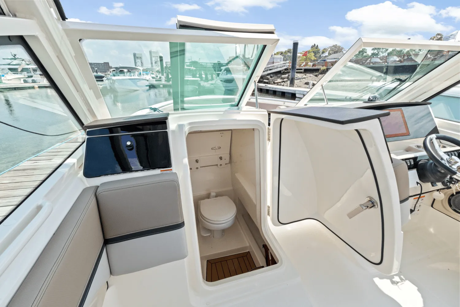 2025 Boston Whaler 280 Vantage Image Thumbnail #29