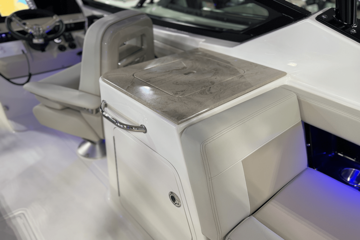 2025 Boston Whaler 280 Vantage Image Thumbnail #12