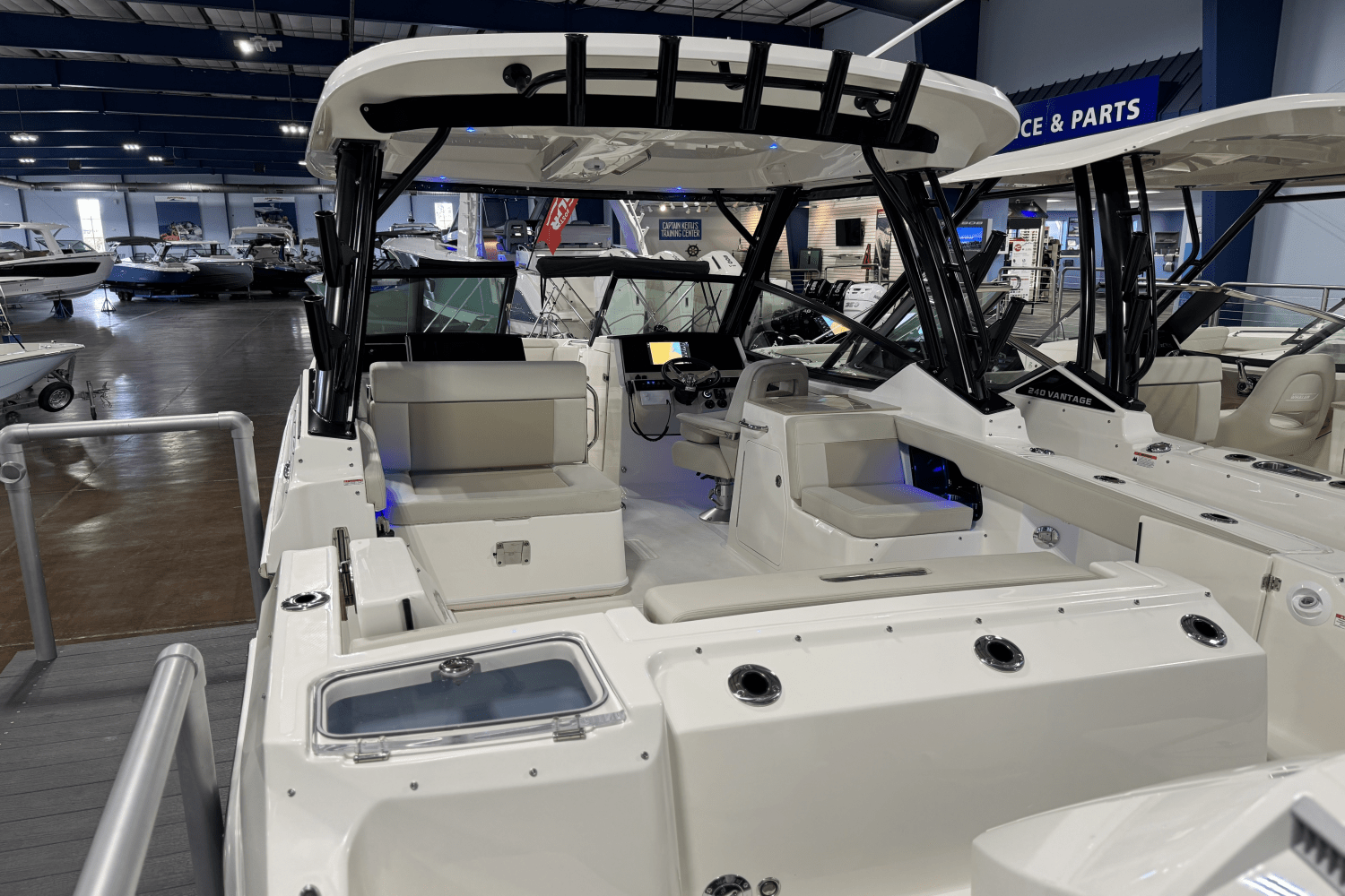 2025 Boston Whaler 280 Vantage Image Thumbnail #3