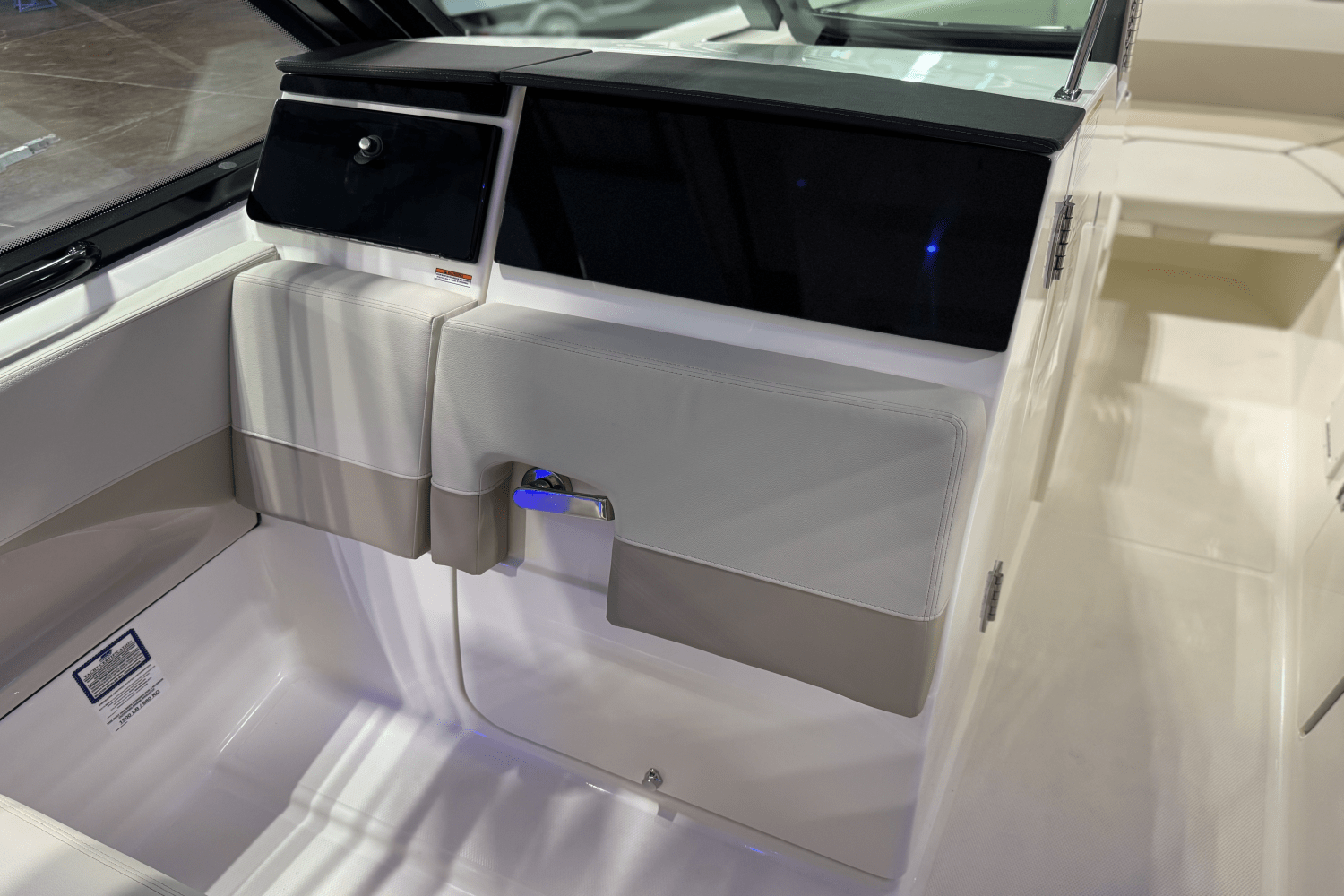 2025 Boston Whaler 280 Vantage Image Thumbnail #18