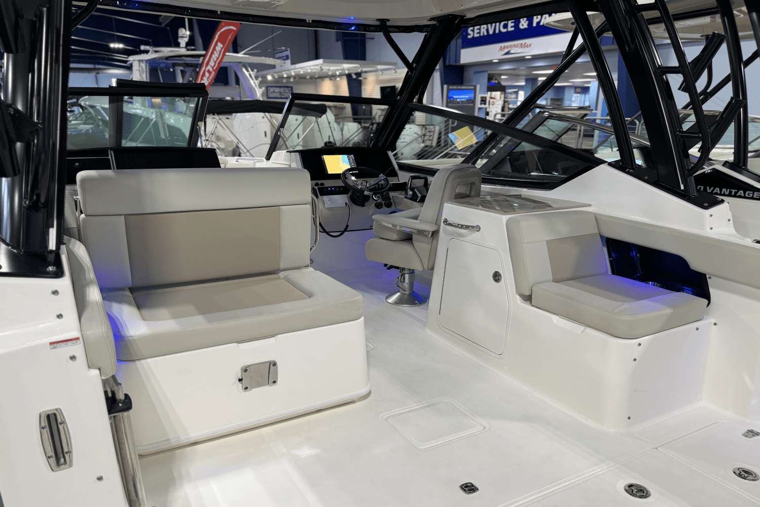 2025 Boston Whaler 280 Vantage Image Thumbnail #4