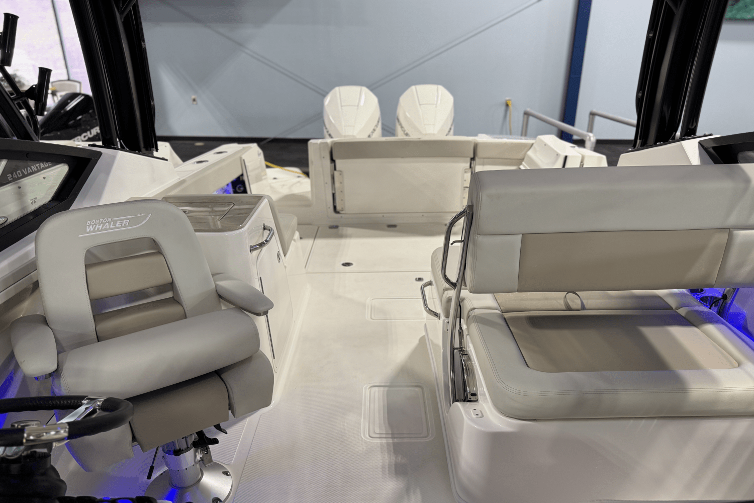 2025 Boston Whaler 280 Vantage Image Thumbnail #21