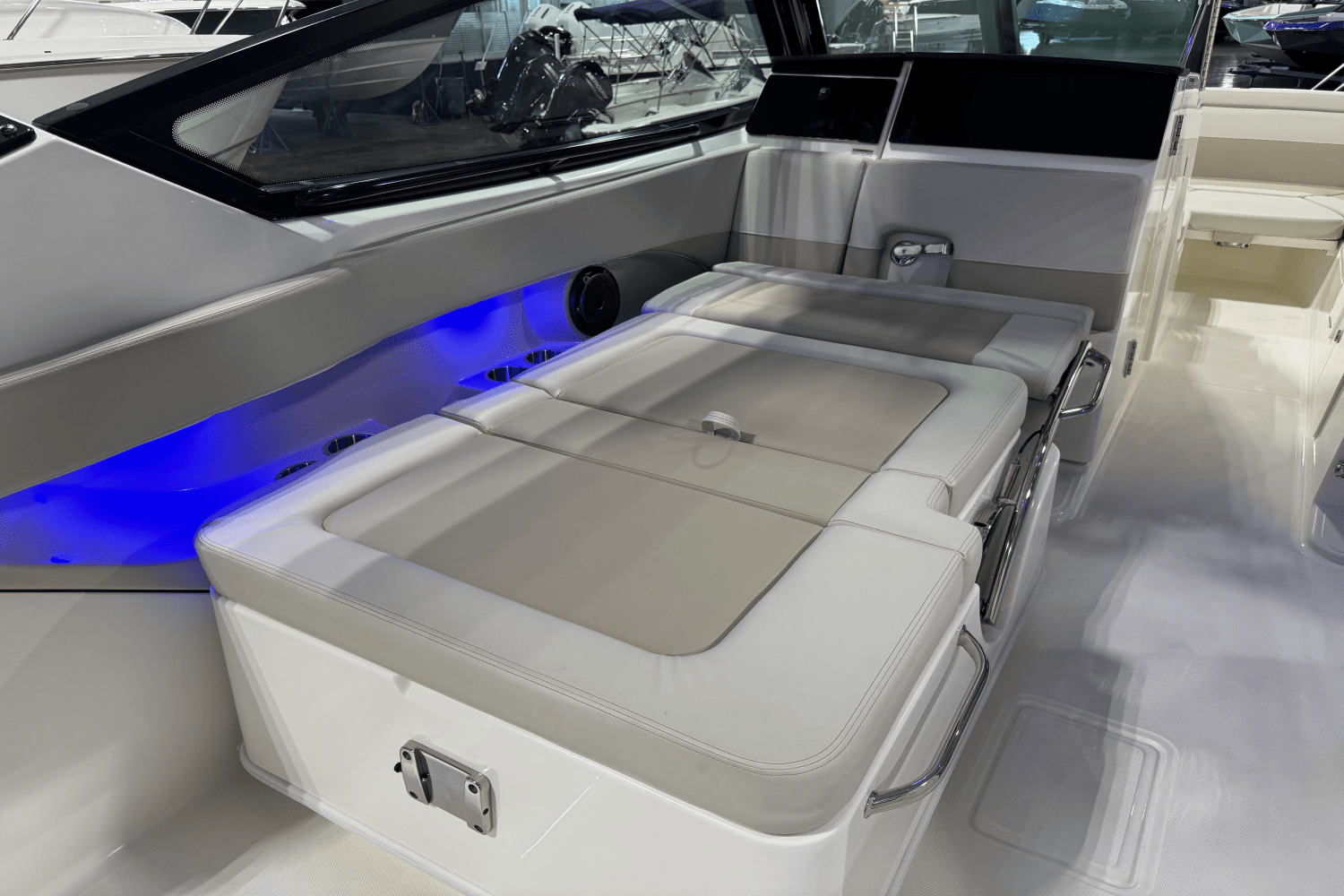 2025 Boston Whaler 280 Vantage Image Thumbnail #10