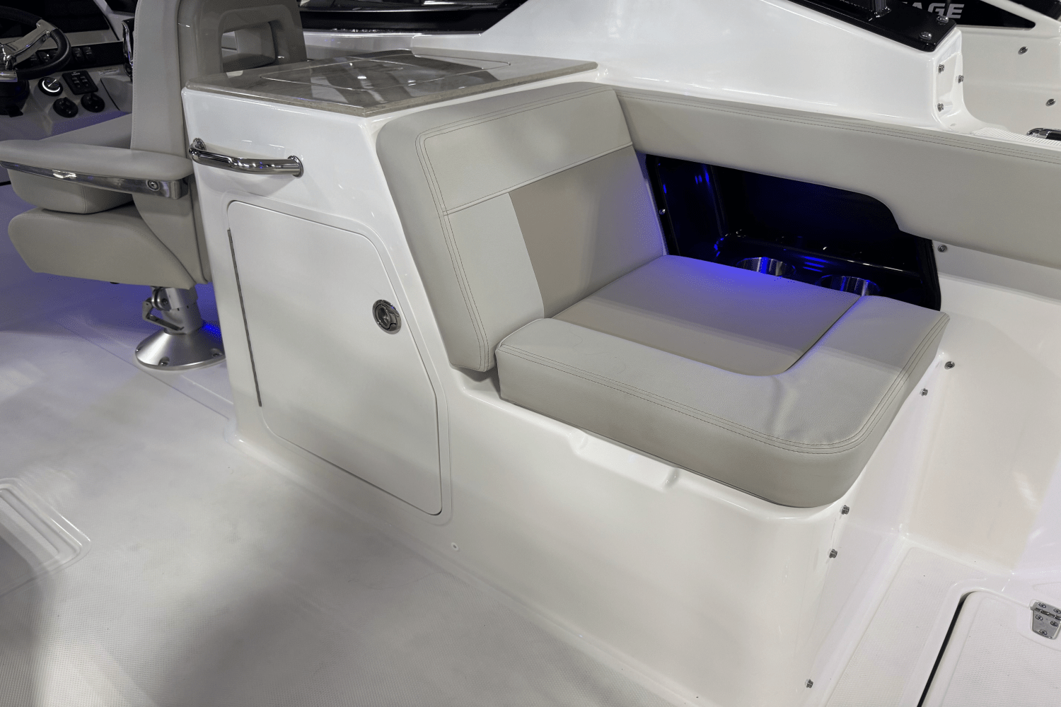 2025 Boston Whaler 280 Vantage Image Thumbnail #11