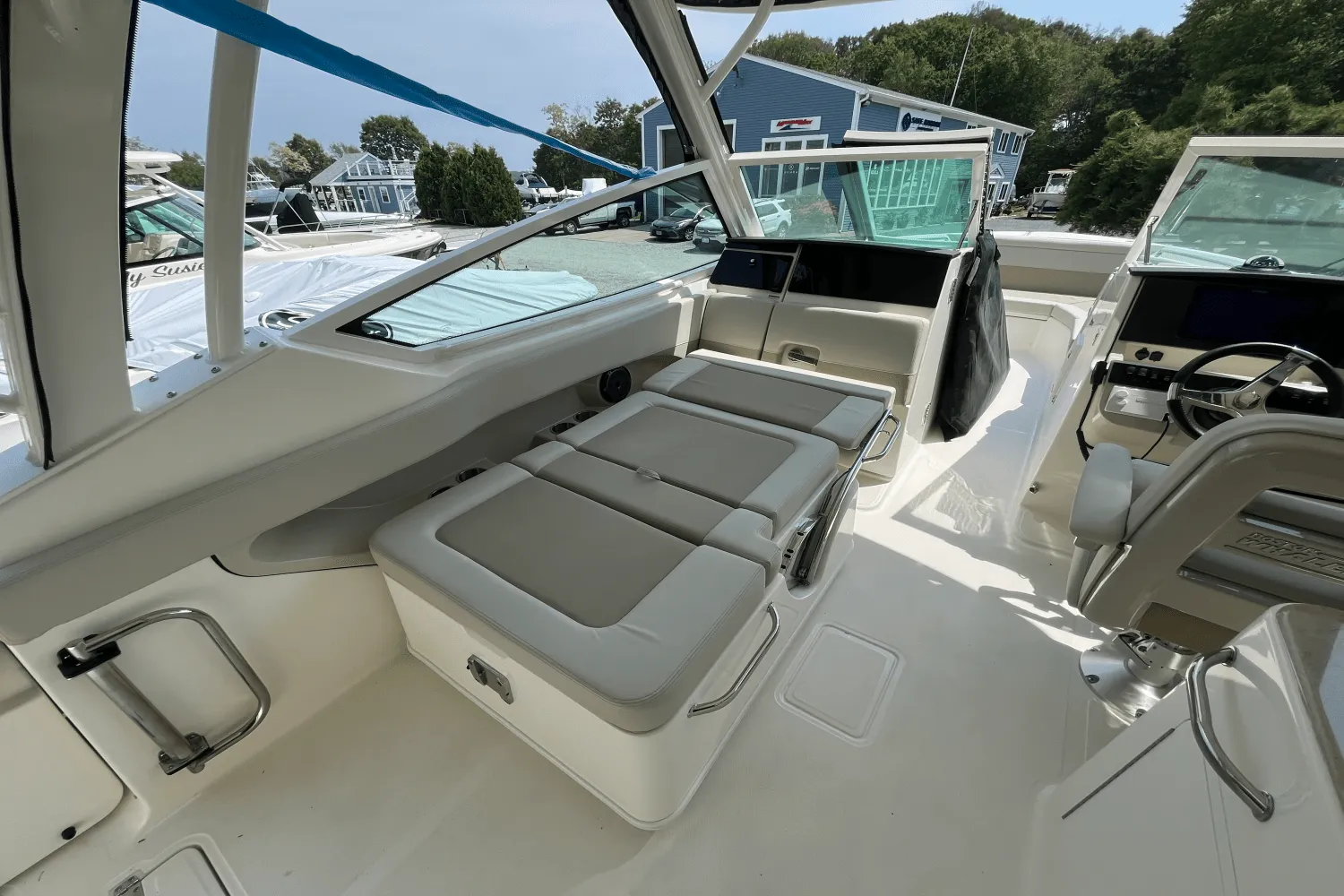 2025 Boston Whaler 280 Vantage Image Thumbnail #8