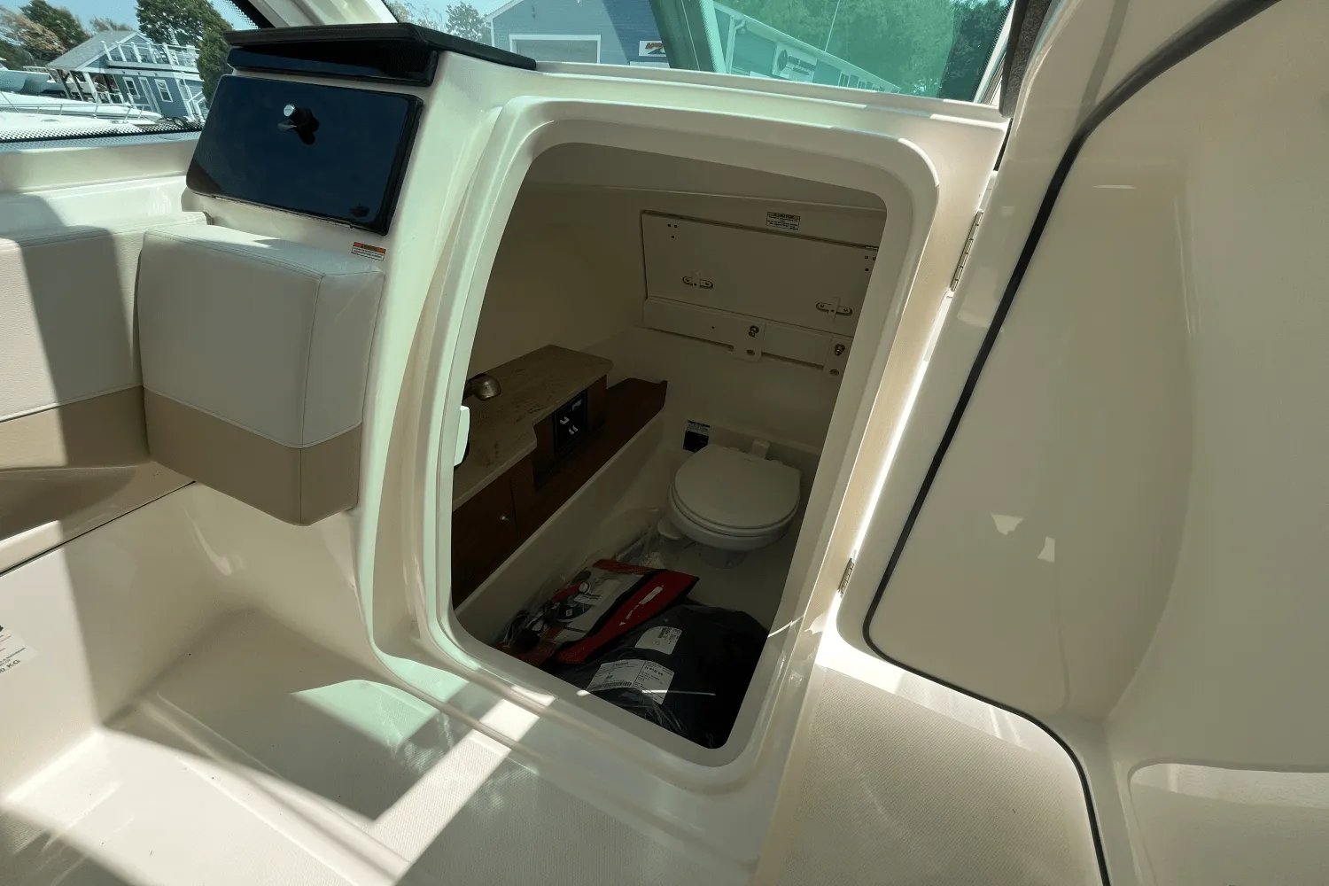 2025 Boston Whaler 280 Vantage Image Thumbnail #10