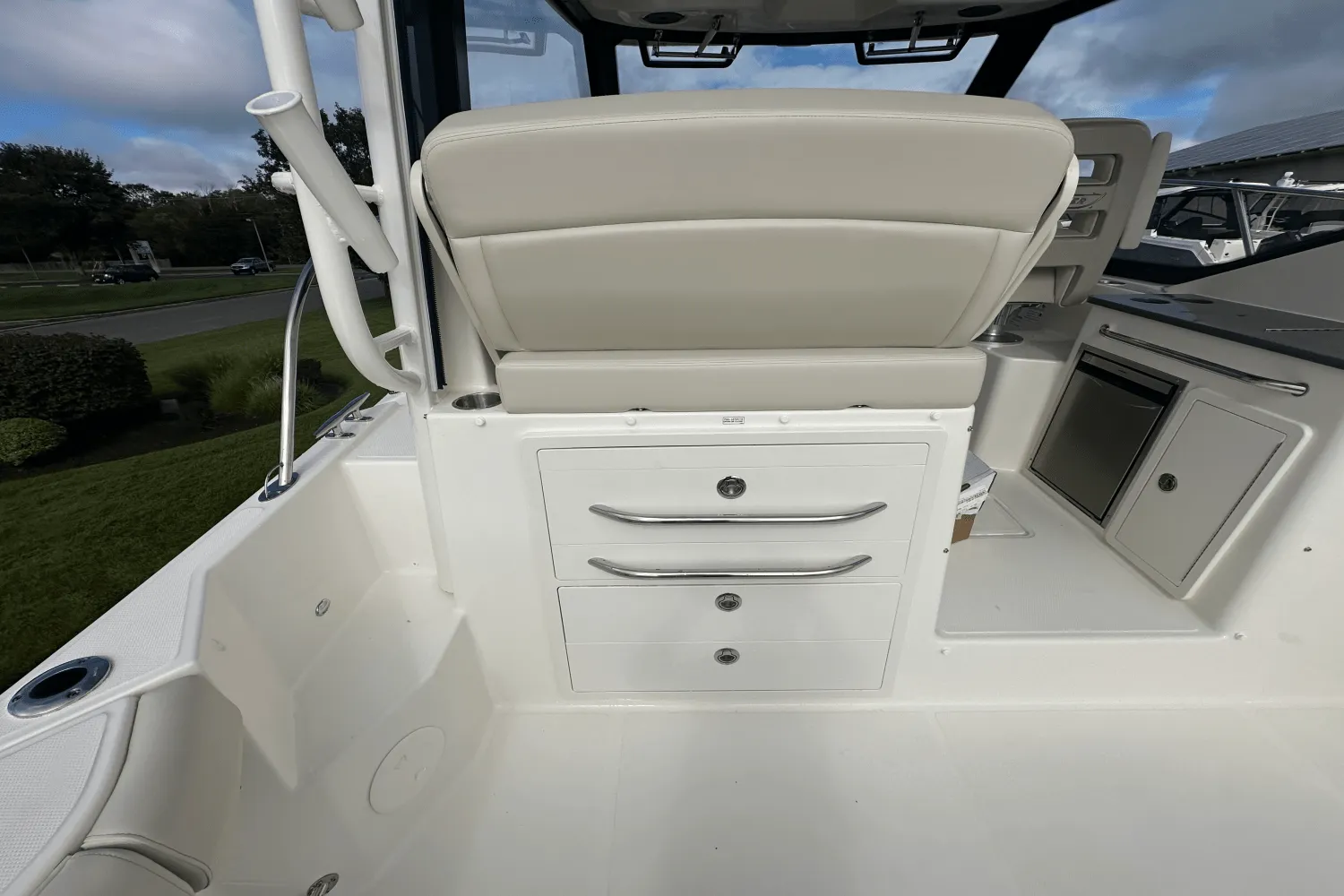 2026 Boston Whaler 325 Conquest Image Thumbnail #11