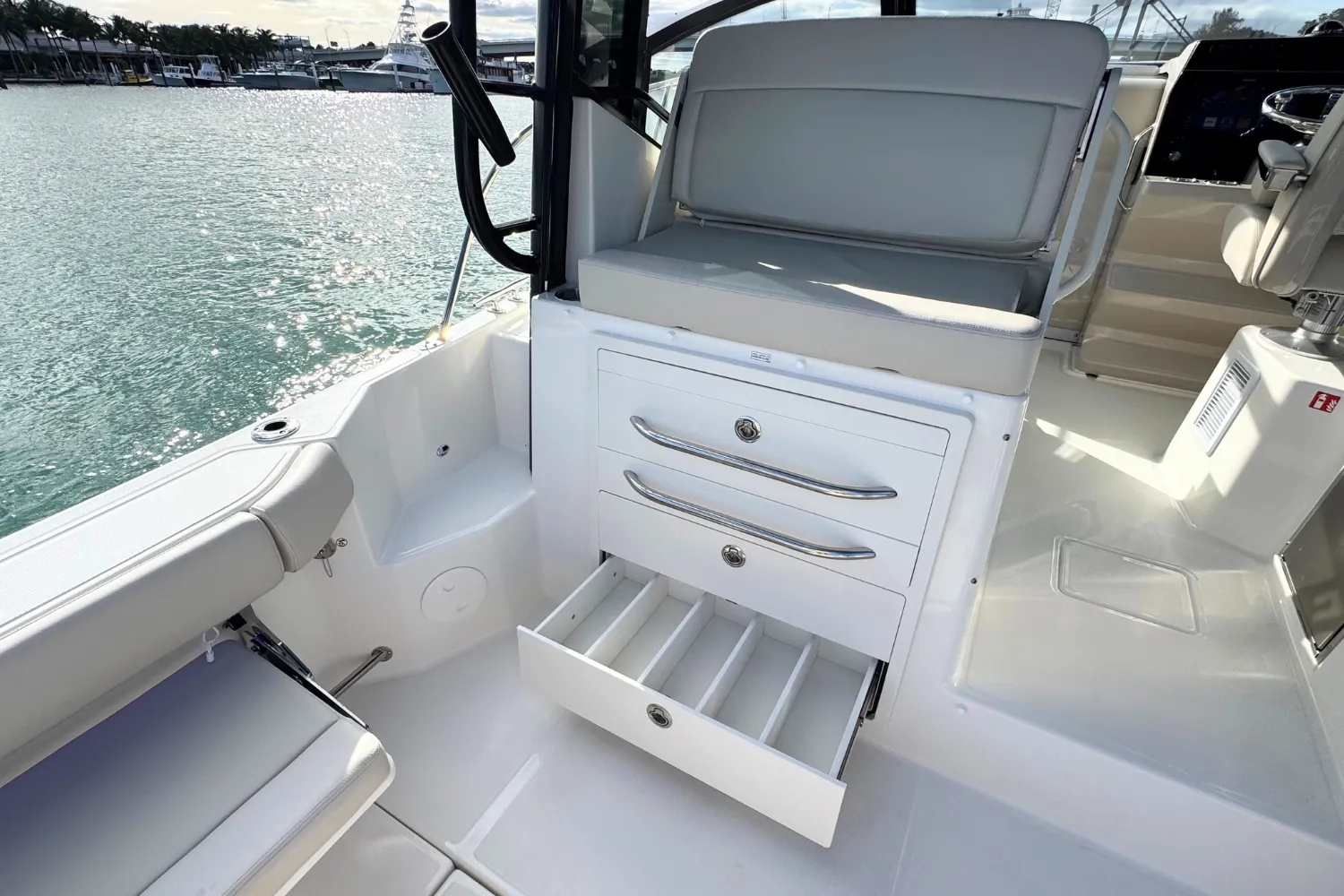 2026 Boston Whaler 325 Conquest Image Thumbnail #17