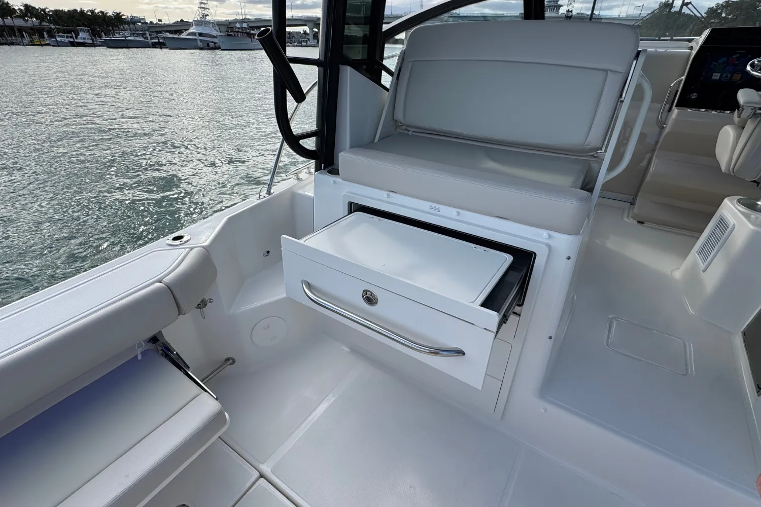 2026 Boston Whaler 325 Conquest Image Thumbnail #14