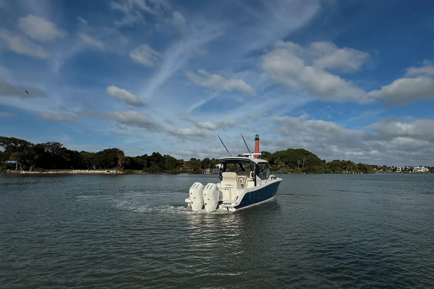 2026 Boston Whaler 325 Conquest Image Thumbnail #4