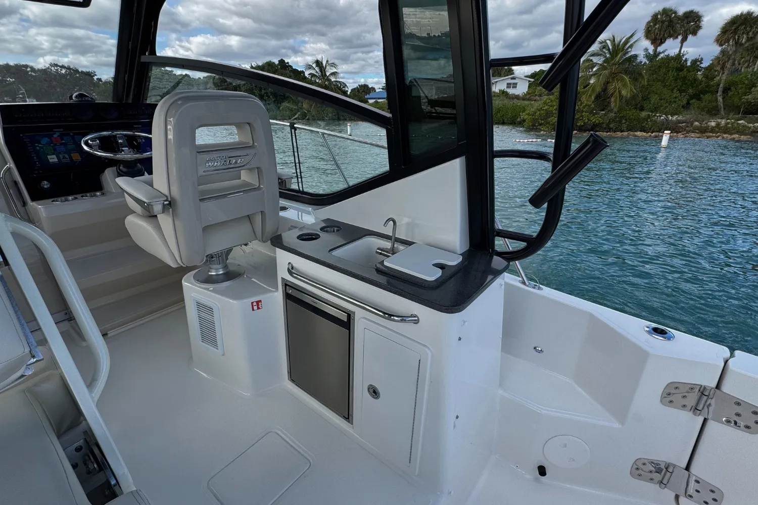 2026 Boston Whaler 325 Conquest Image Thumbnail #19