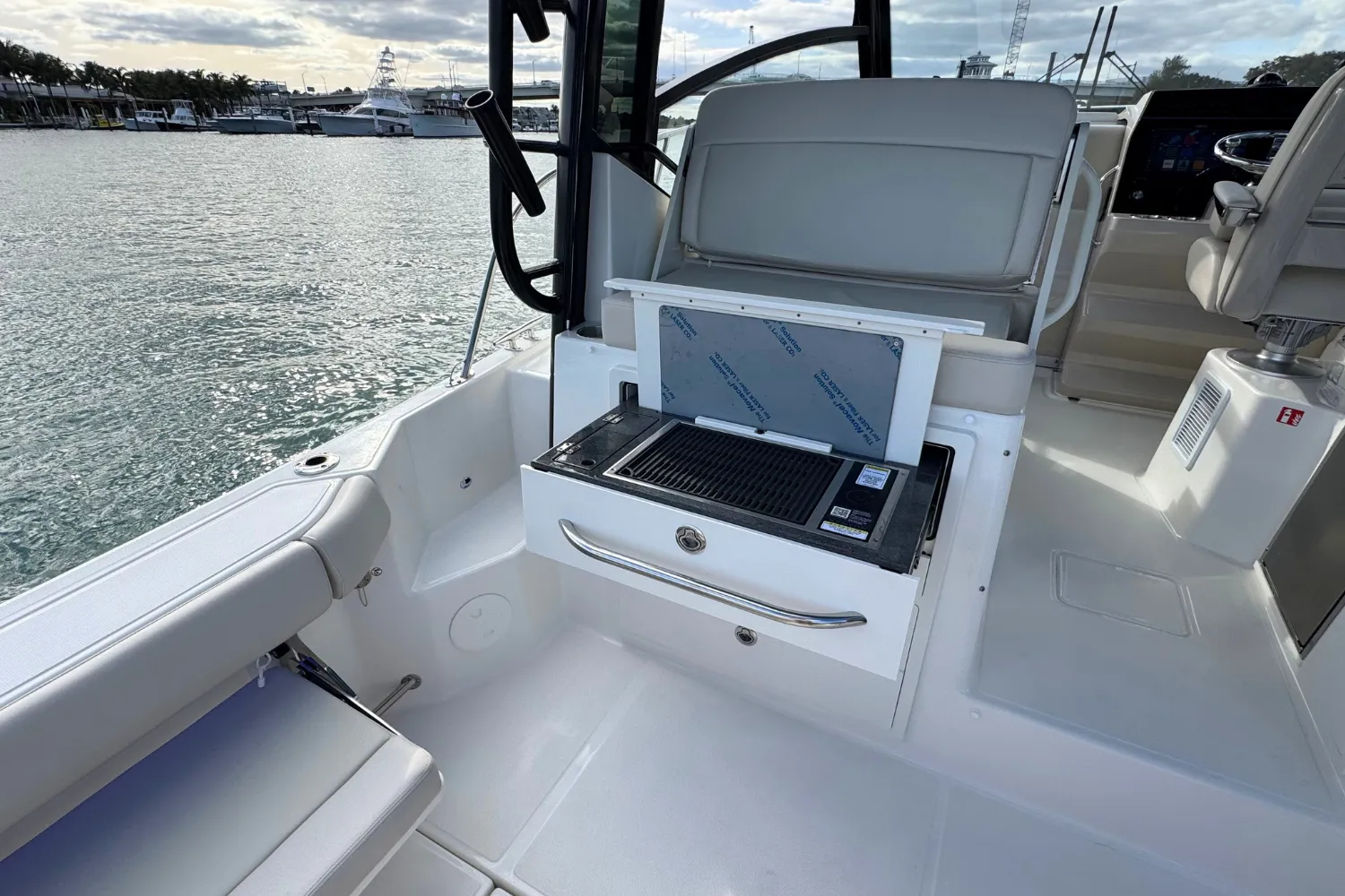 2026 Boston Whaler 325 Conquest Image Thumbnail #15