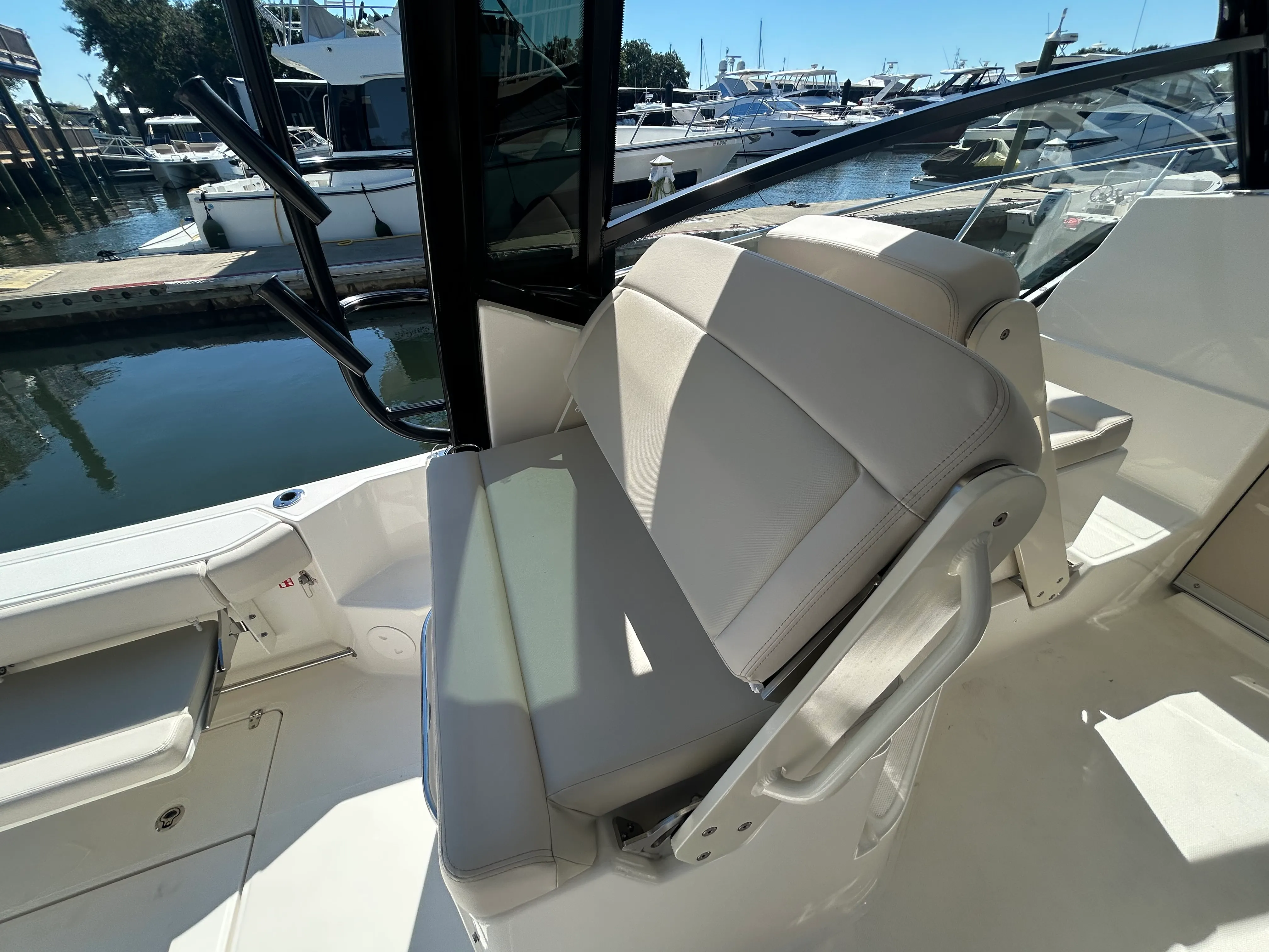 2026 Boston Whaler 325 Conquest Image Thumbnail #18