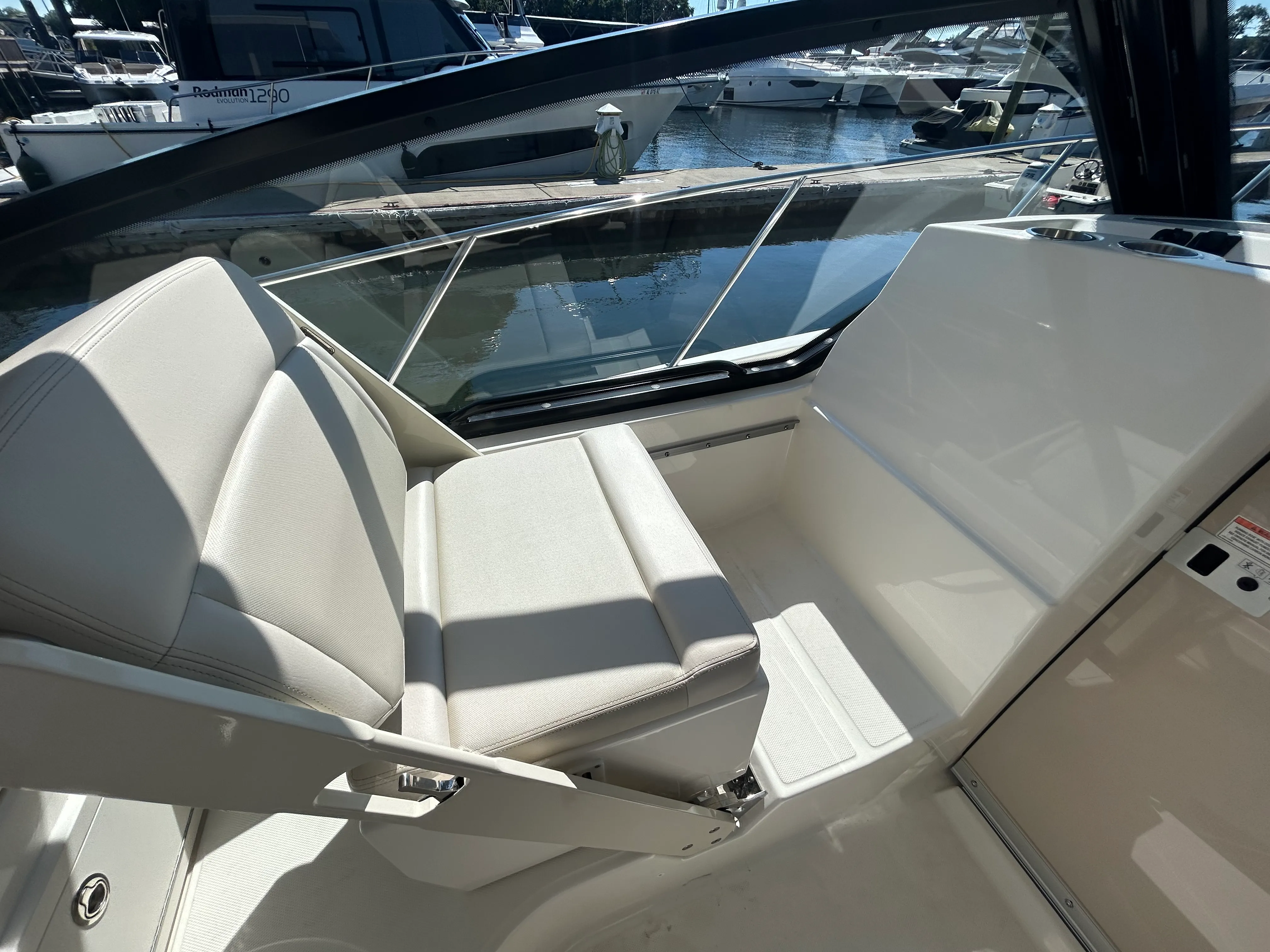 2026 Boston Whaler 325 Conquest Image Thumbnail #20