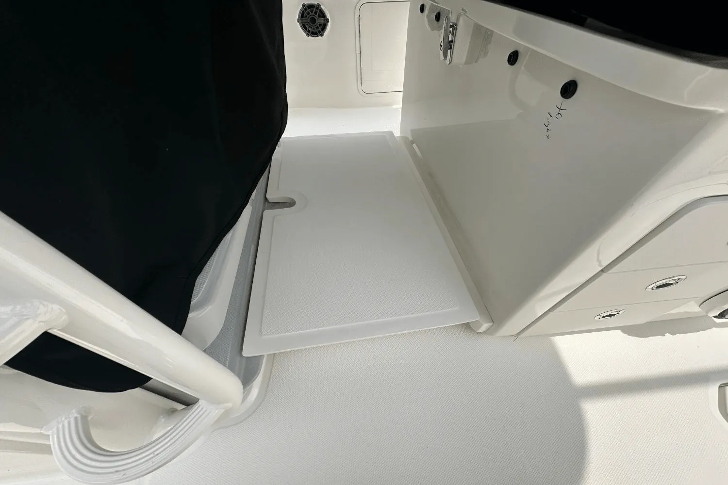 2025 Boston Whaler 330 Outrage Image Thumbnail #15