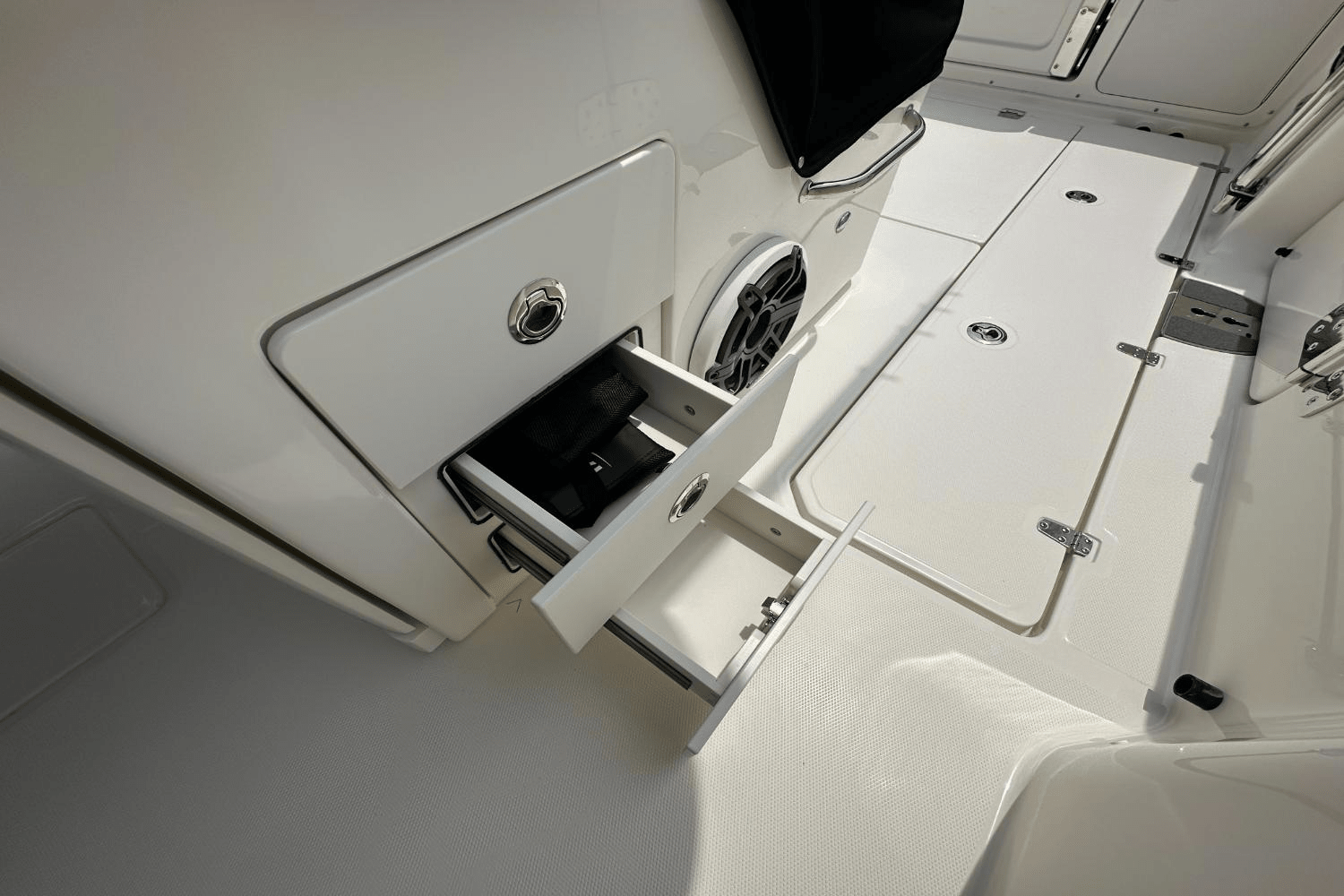 2025 Boston Whaler 330 Outrage Image Thumbnail #14