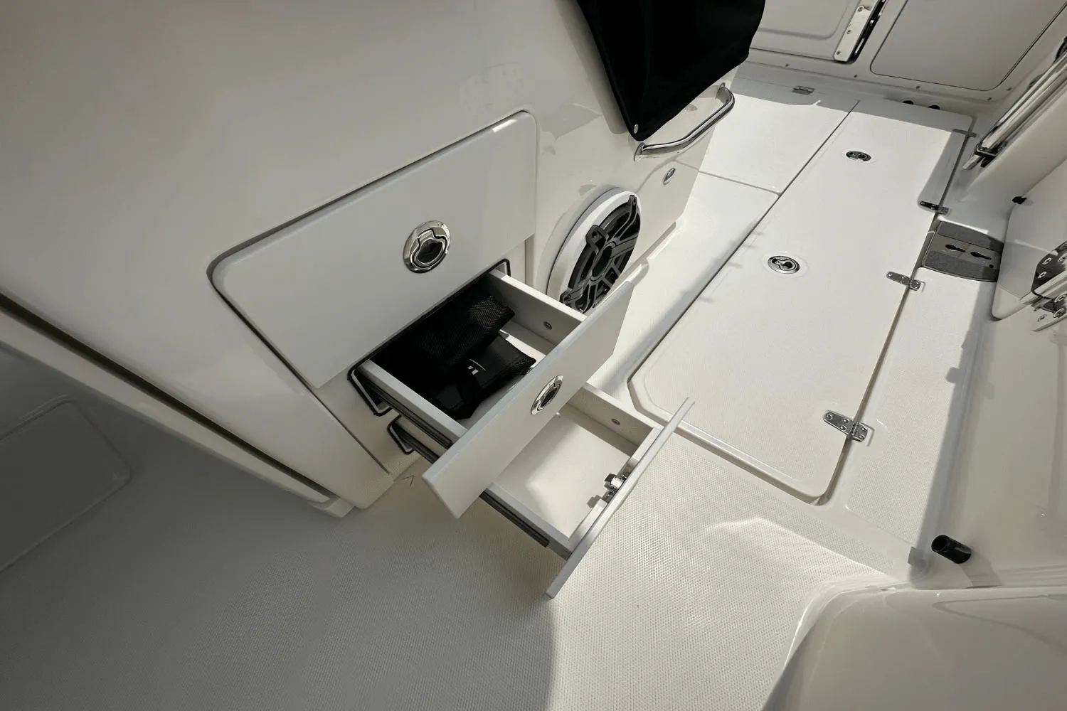 2025 Boston Whaler 330 Outrage Image Thumbnail #14