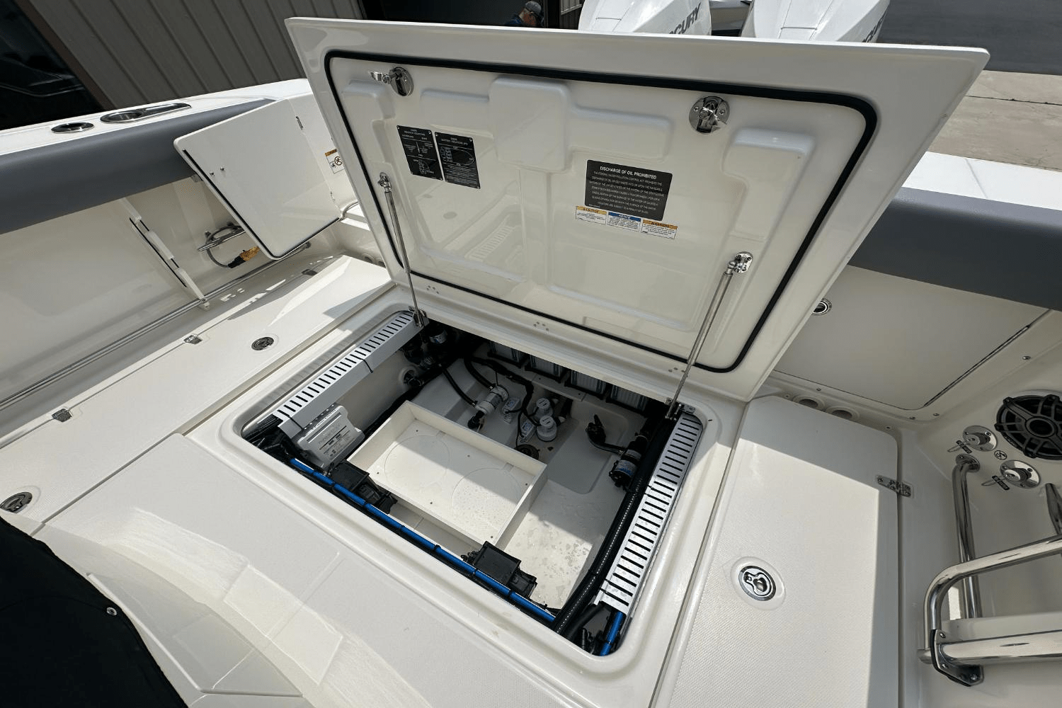 2025 Boston Whaler 330 Outrage Image Thumbnail #9