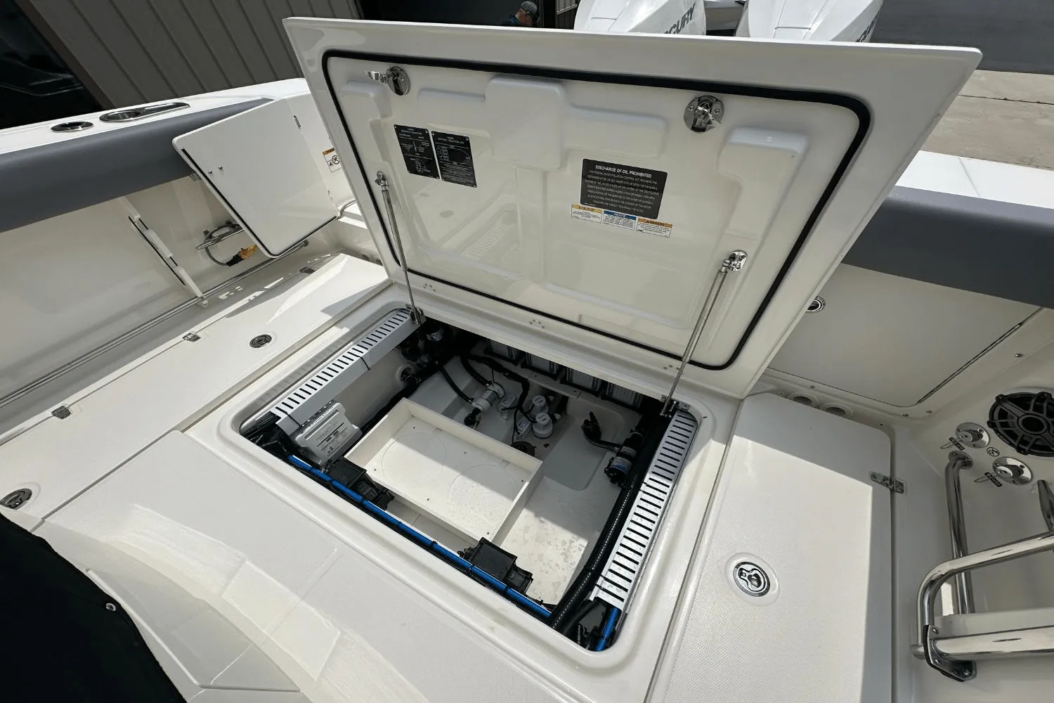 2025 Boston Whaler 330 Outrage Image Thumbnail #9