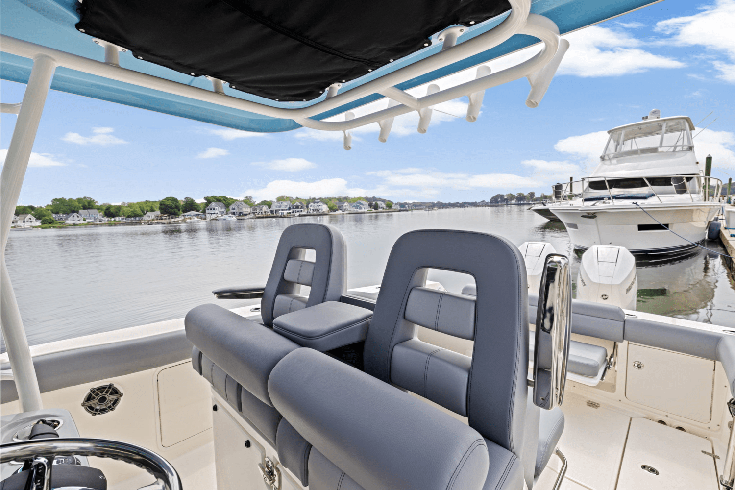 2025 Boston Whaler 330 Outrage Image Thumbnail #17