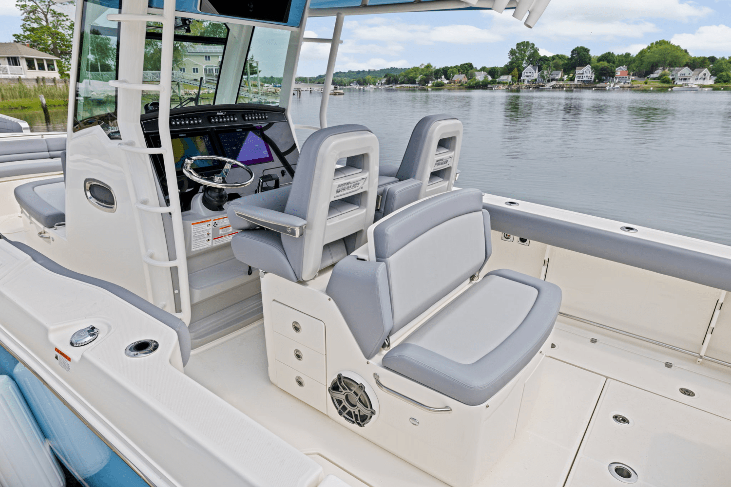 2025 Boston Whaler 330 Outrage Image Thumbnail #11