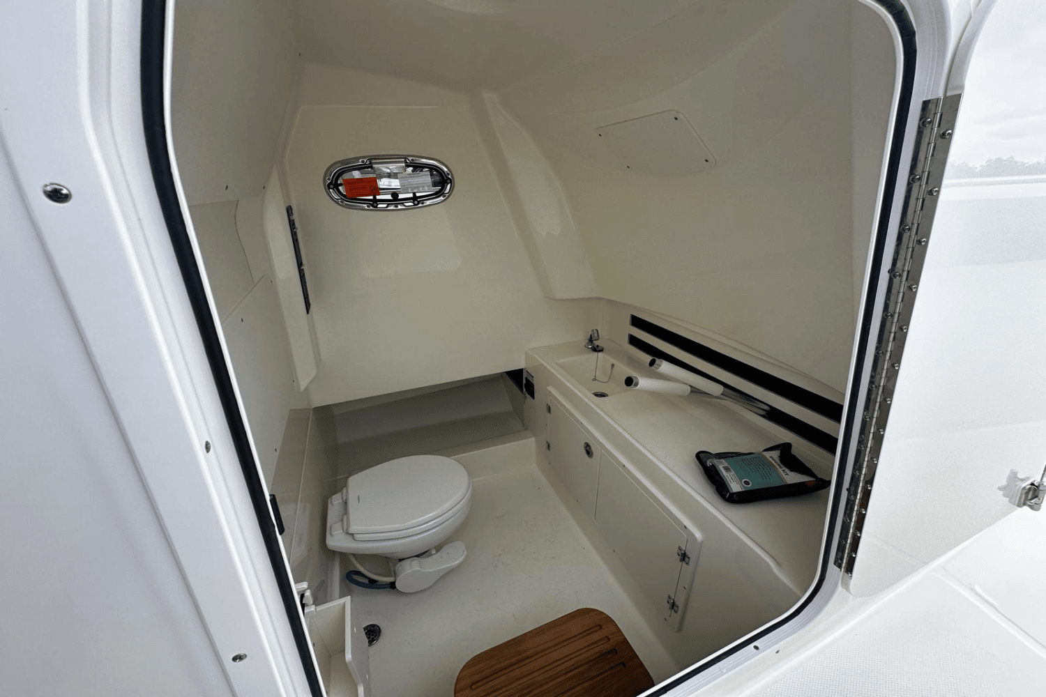 2025 Boston Whaler 330 Outrage Image Thumbnail #19