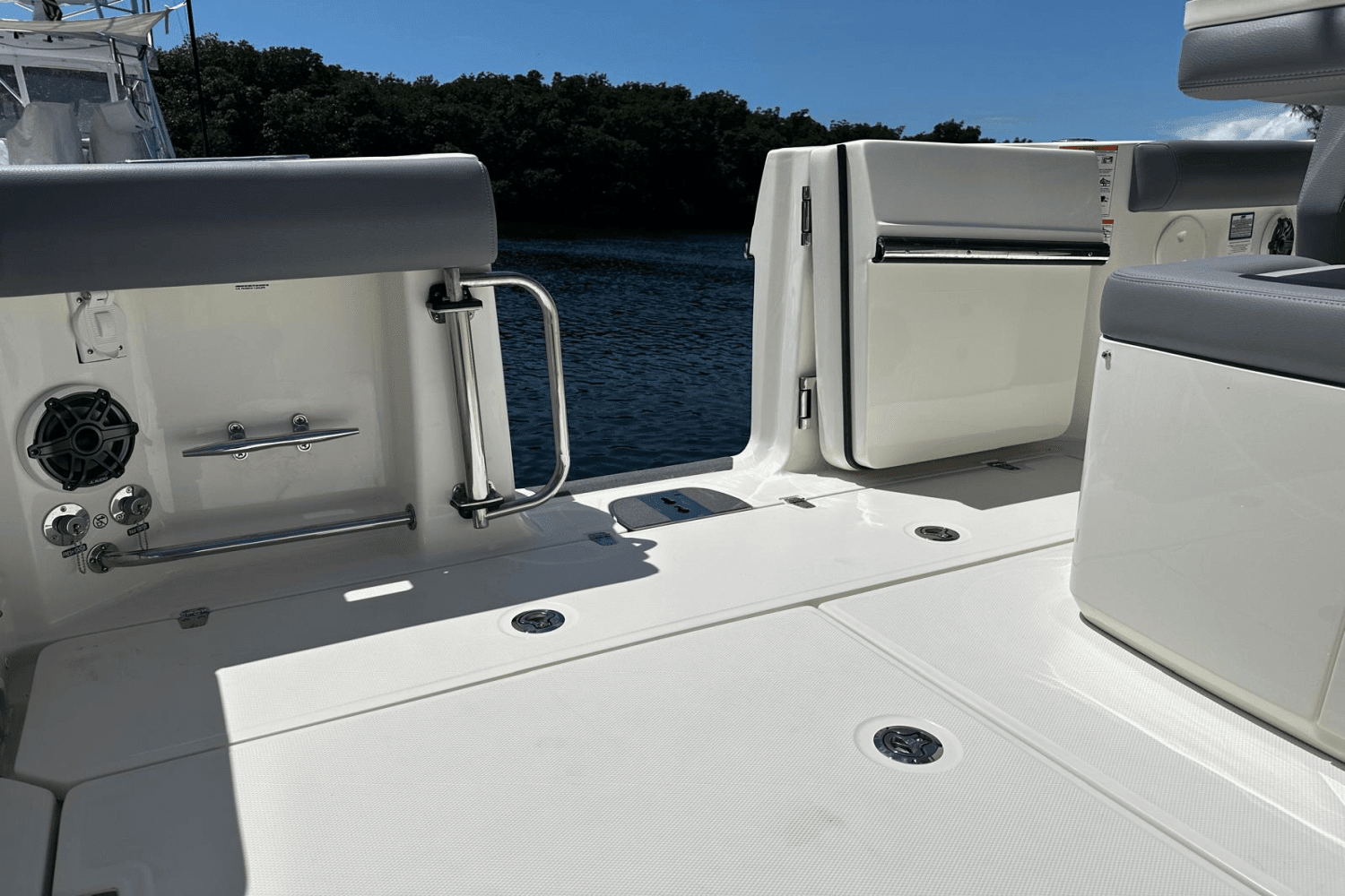 2025 Boston Whaler 330 Outrage Image Thumbnail #33