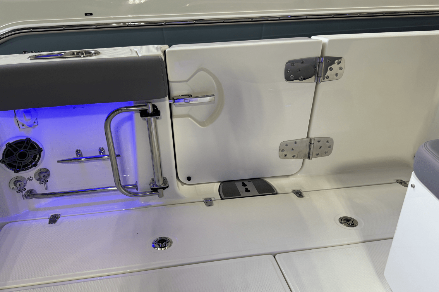 2025 Boston Whaler 330 Outrage Image Thumbnail #5